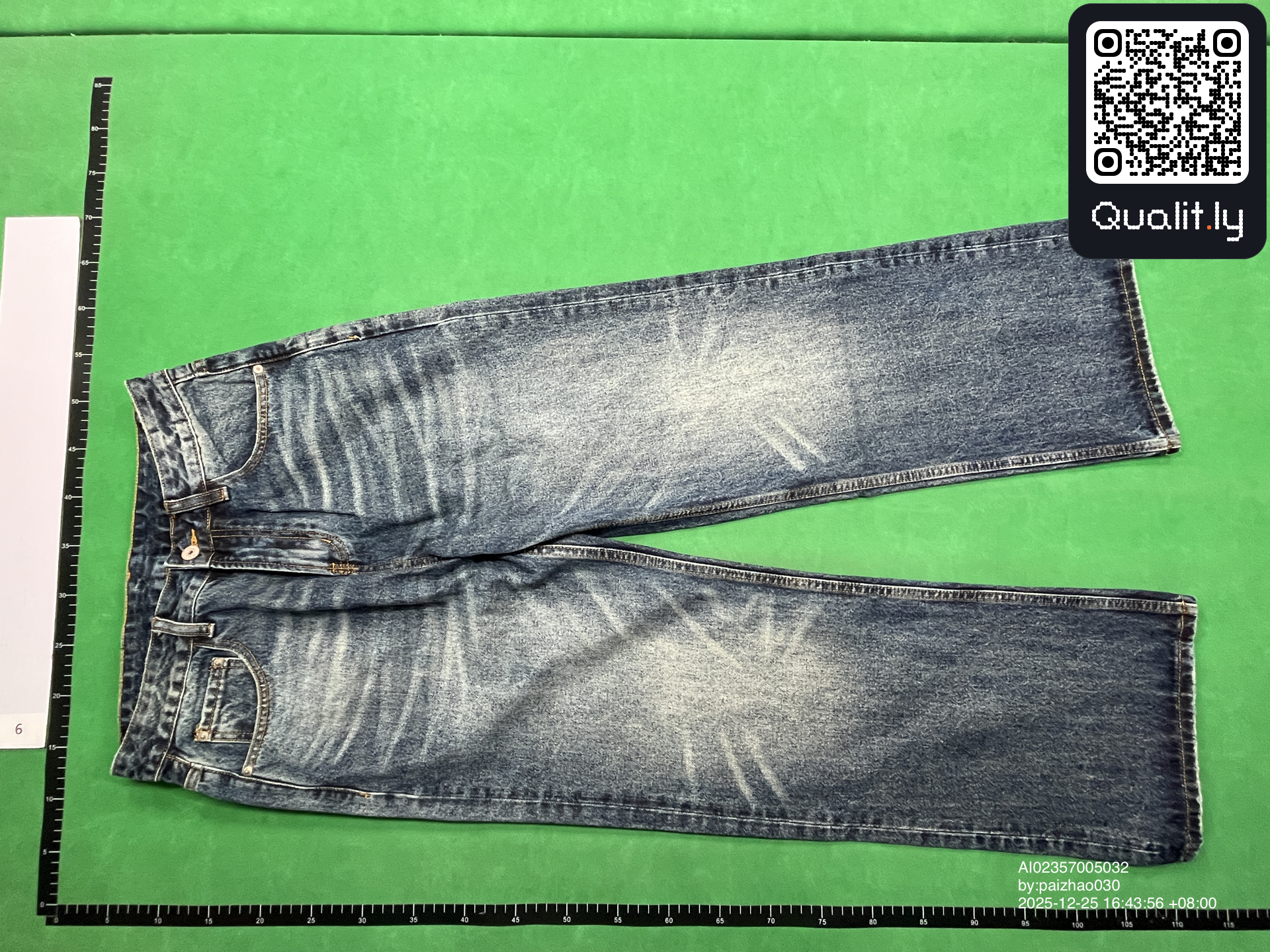 Jeans — QC-foto 3 av 4