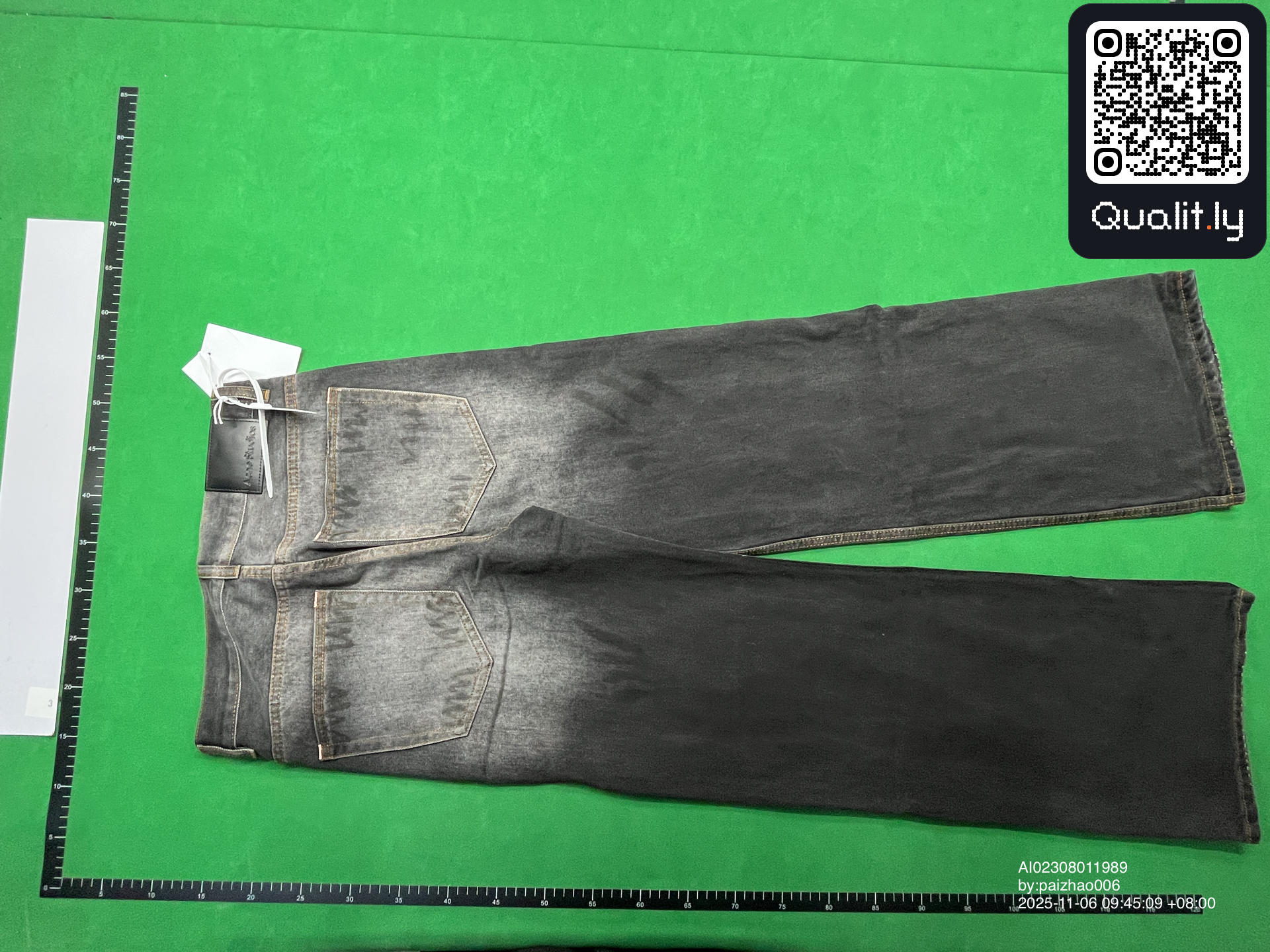 Jeans — QC-foto 2 av 4