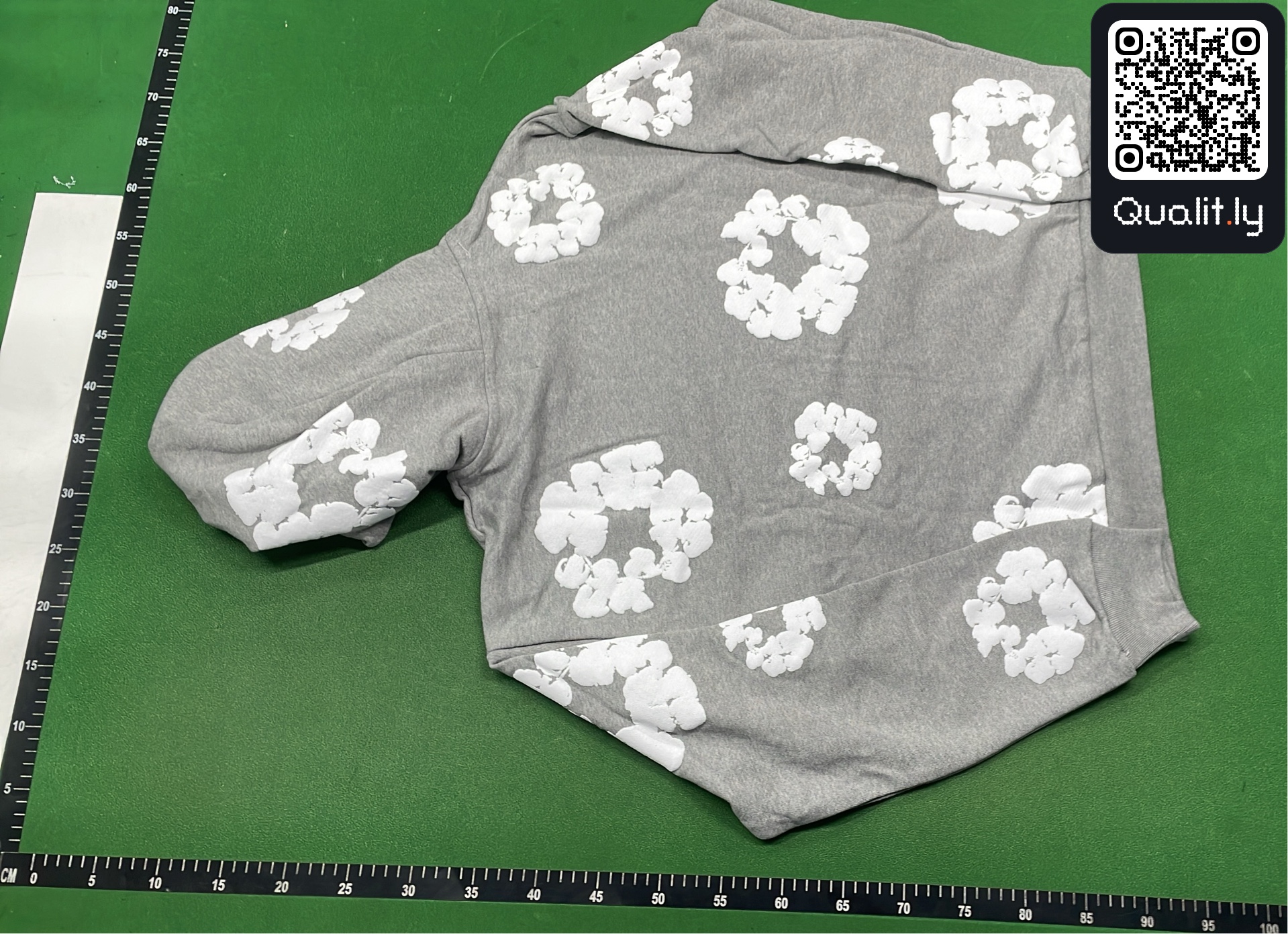 Hoodie QC photo 3 of 50