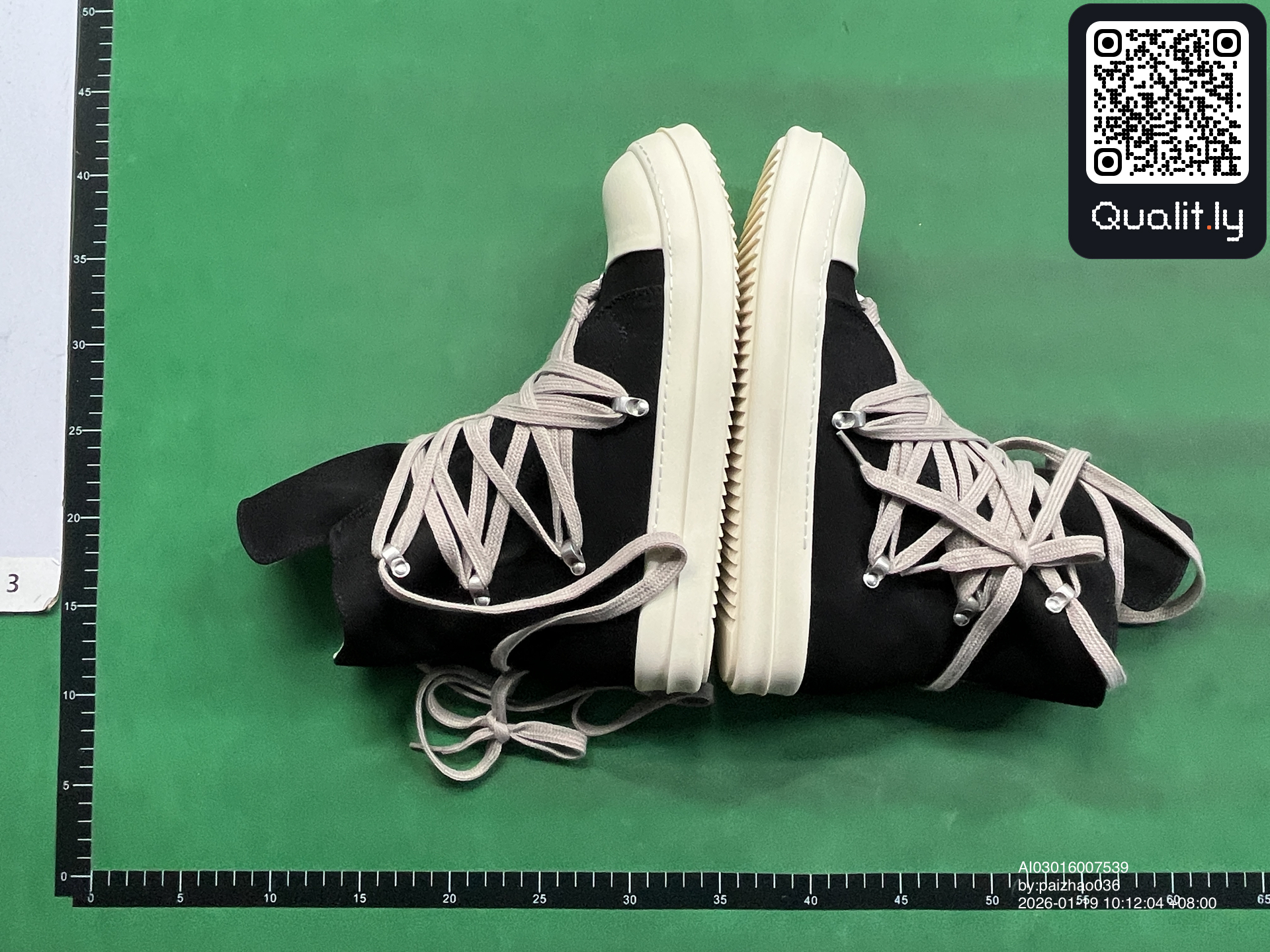 Sneakers QC photo 2 of 12