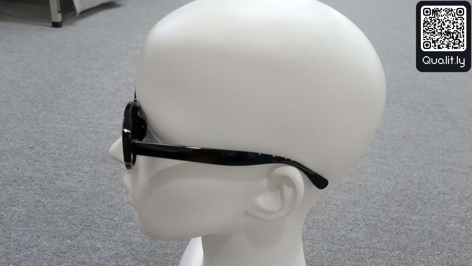 Sunglasses QC photo 2 of 8