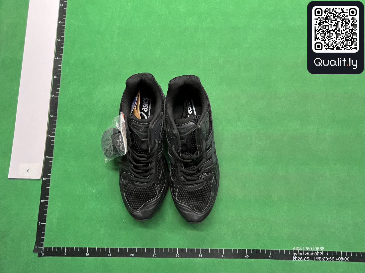 Sneaker — QC-Foto 1 von 6