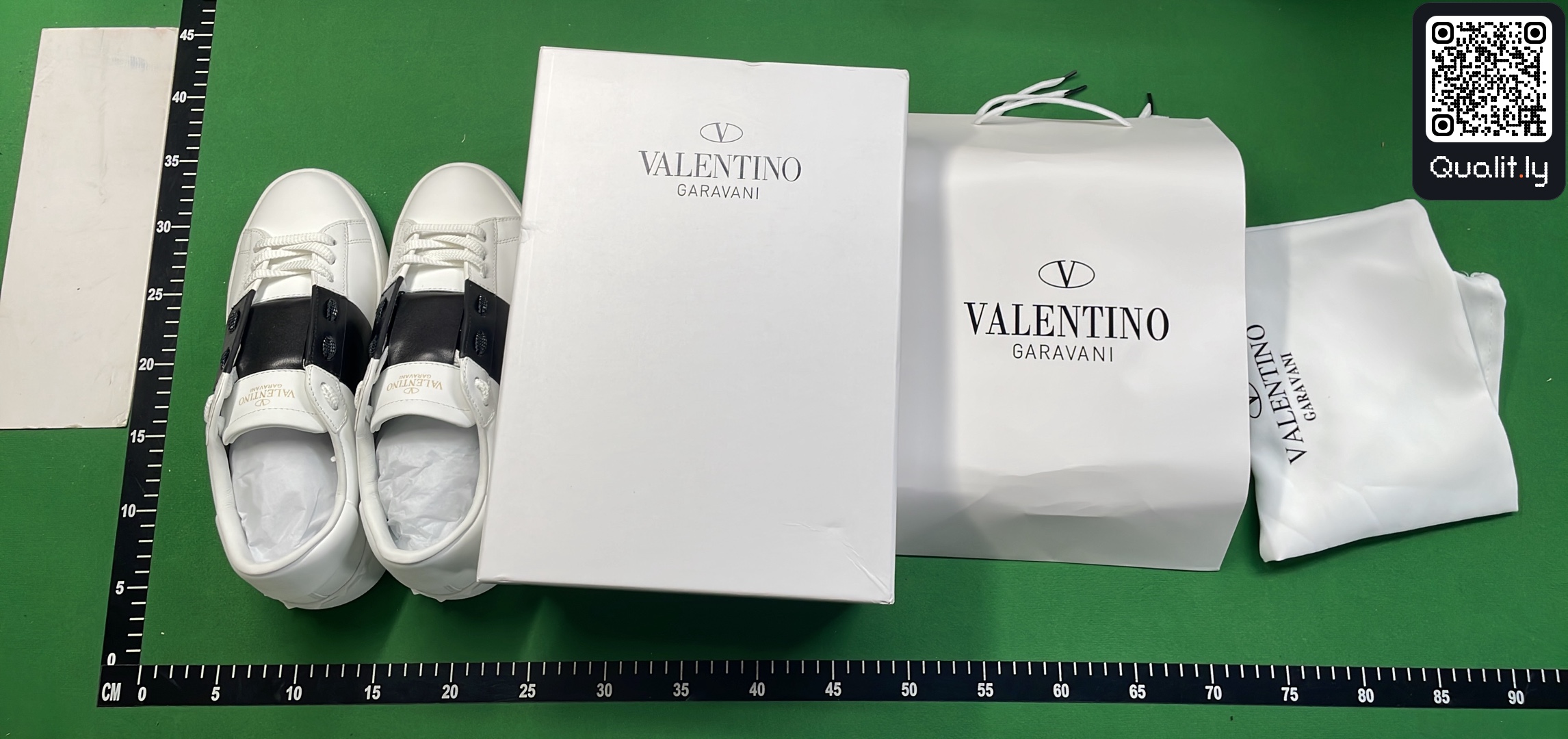 Sneakers QC photo 1 of 6