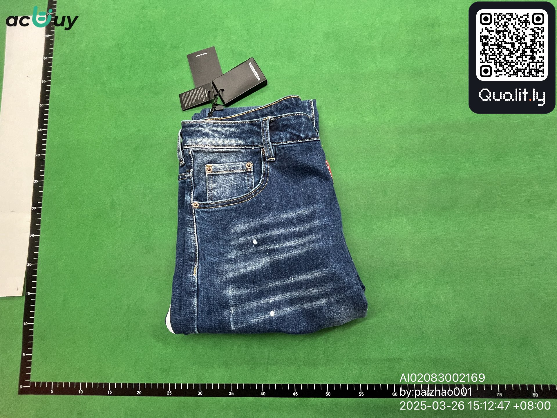 Jeans — QC-foto 1 av 4