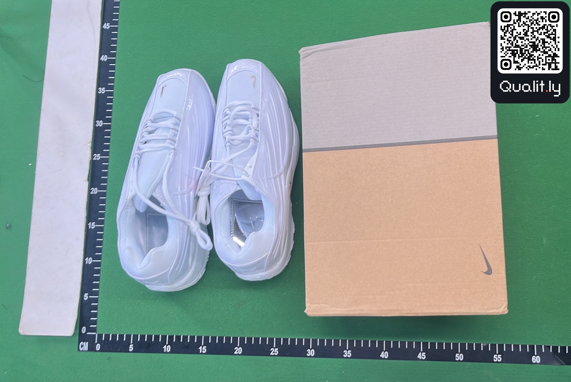 Sneakers QC photo 1 of 16
