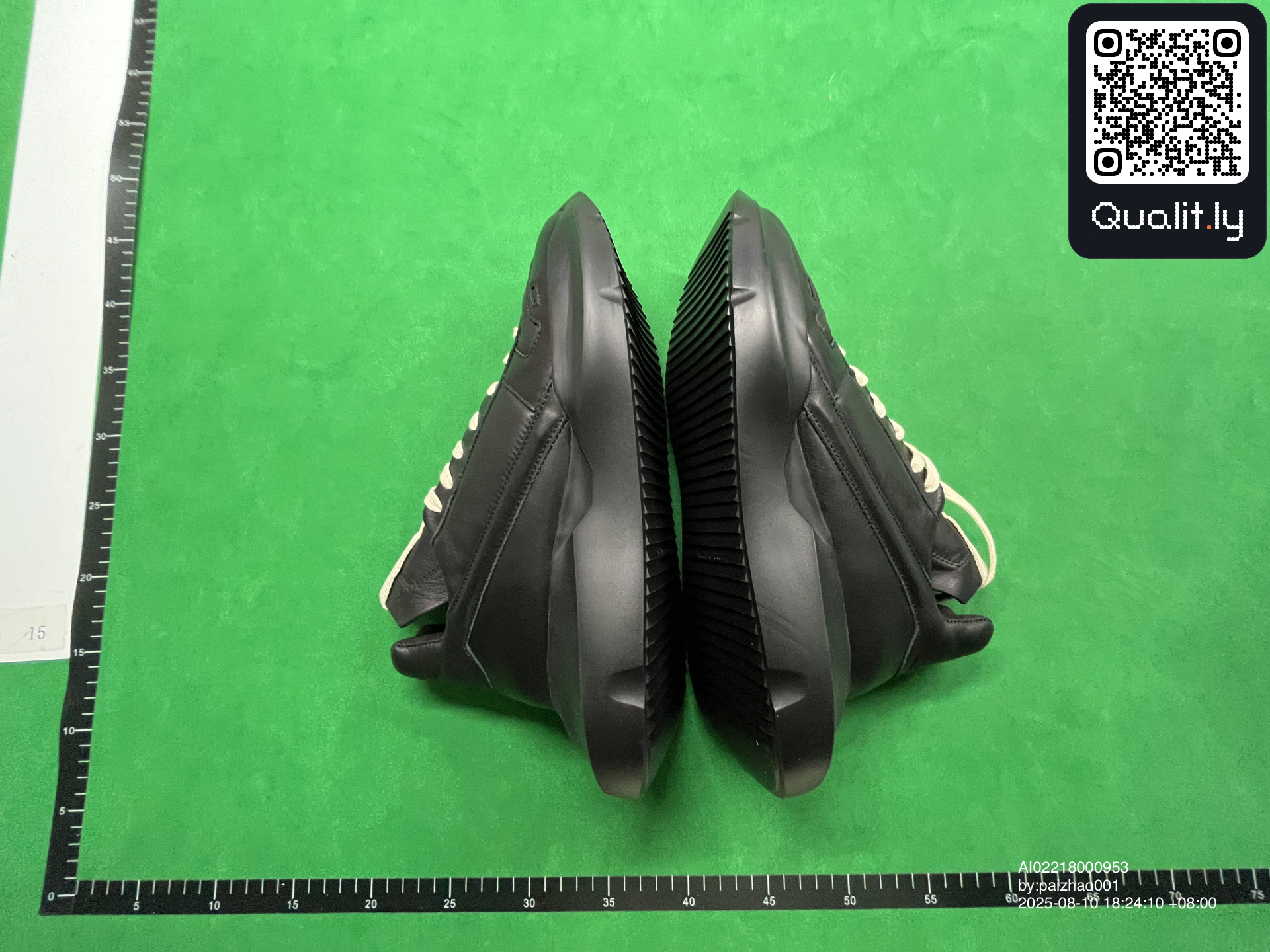 Sneakers — QC-foto 2 av 6
