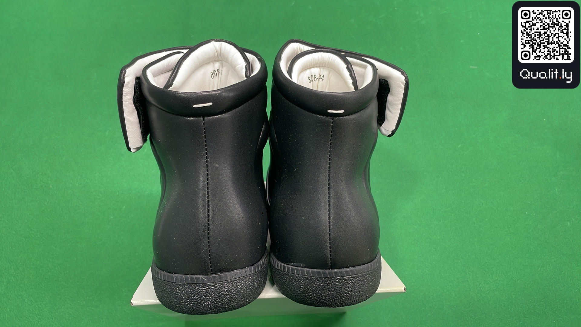 Sneakers QC photo 3 of 18