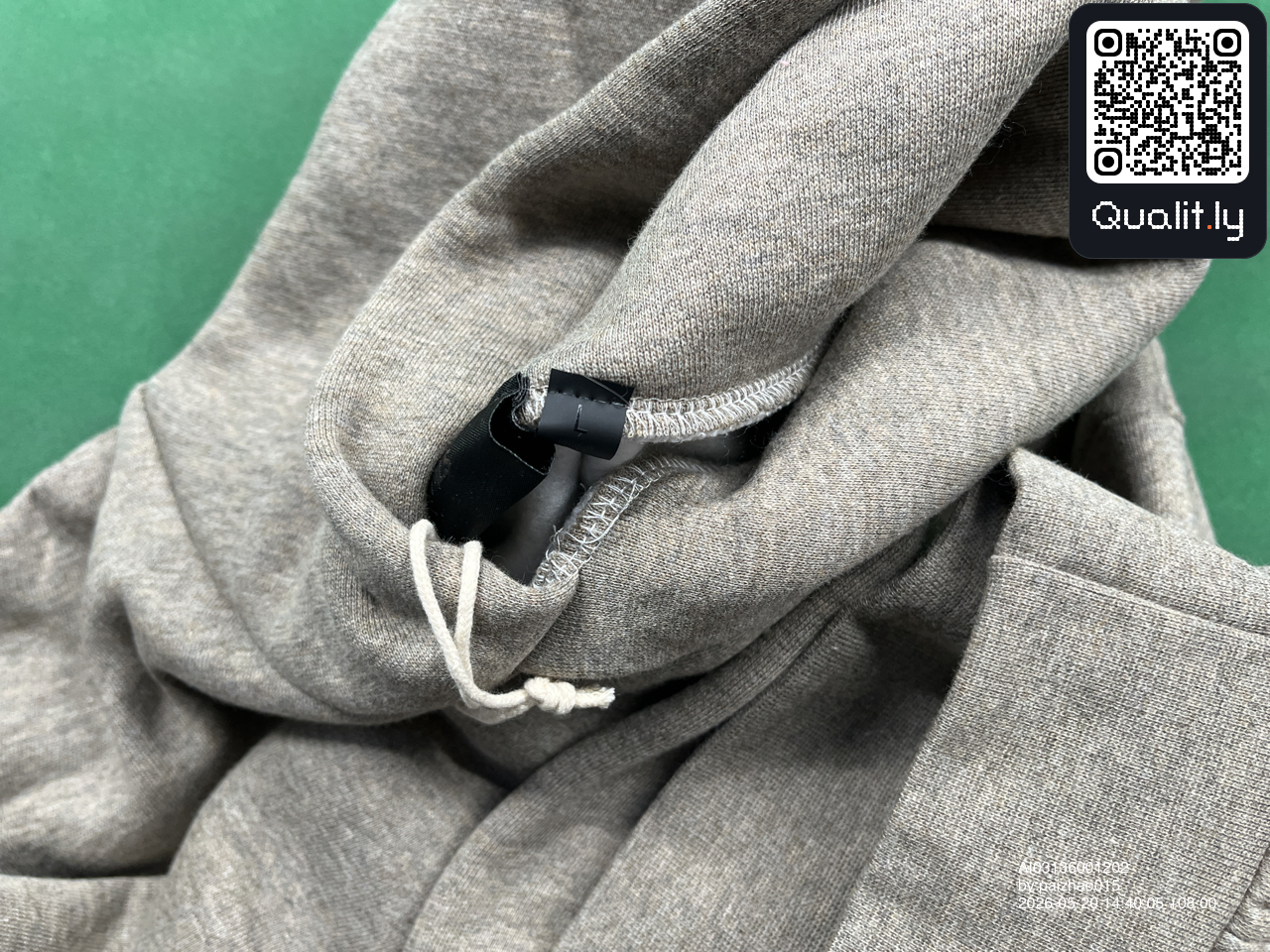 Hoodie — QC-foto 1 av 66