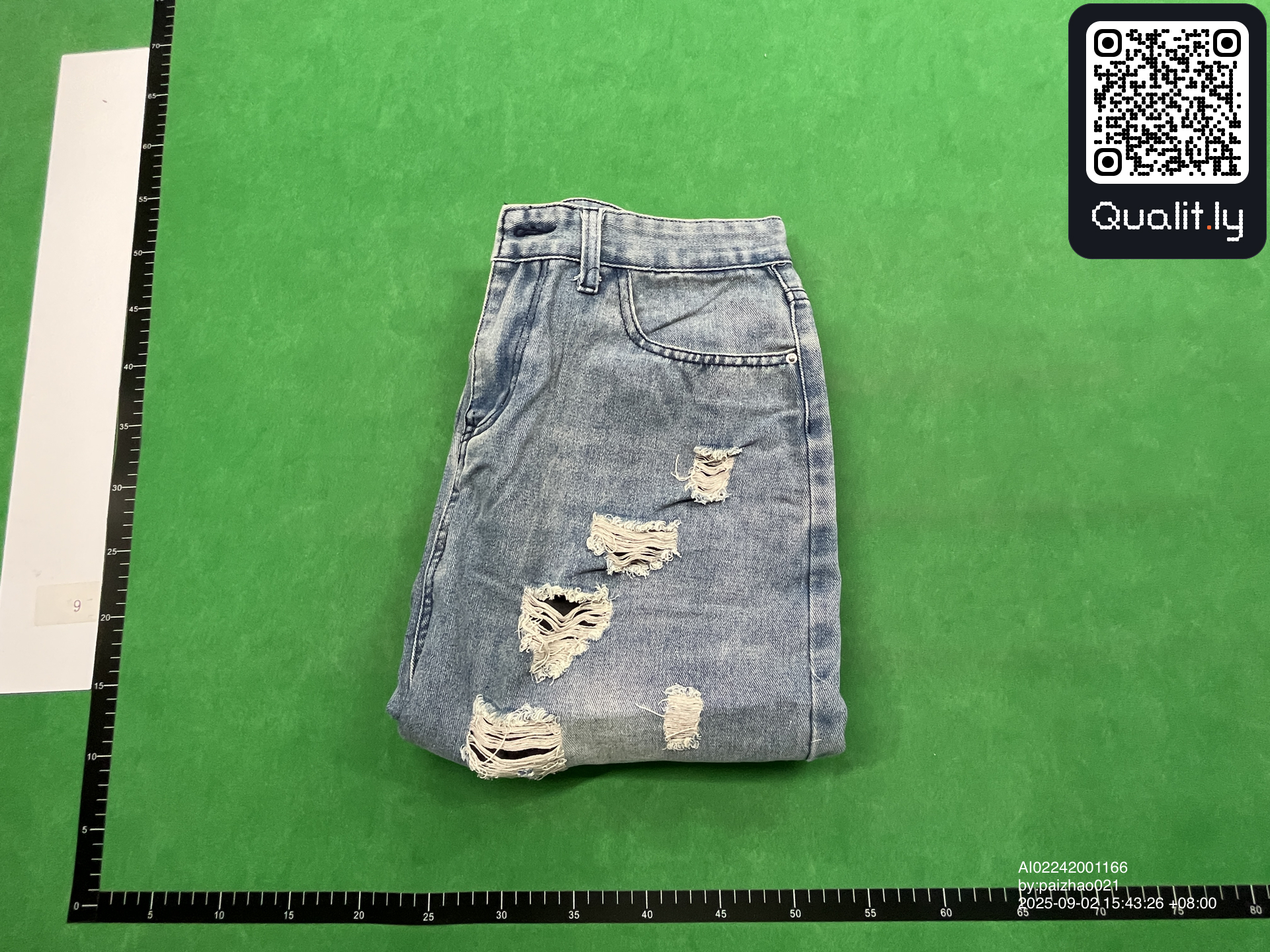Jeans — QC-foto 1 van 12