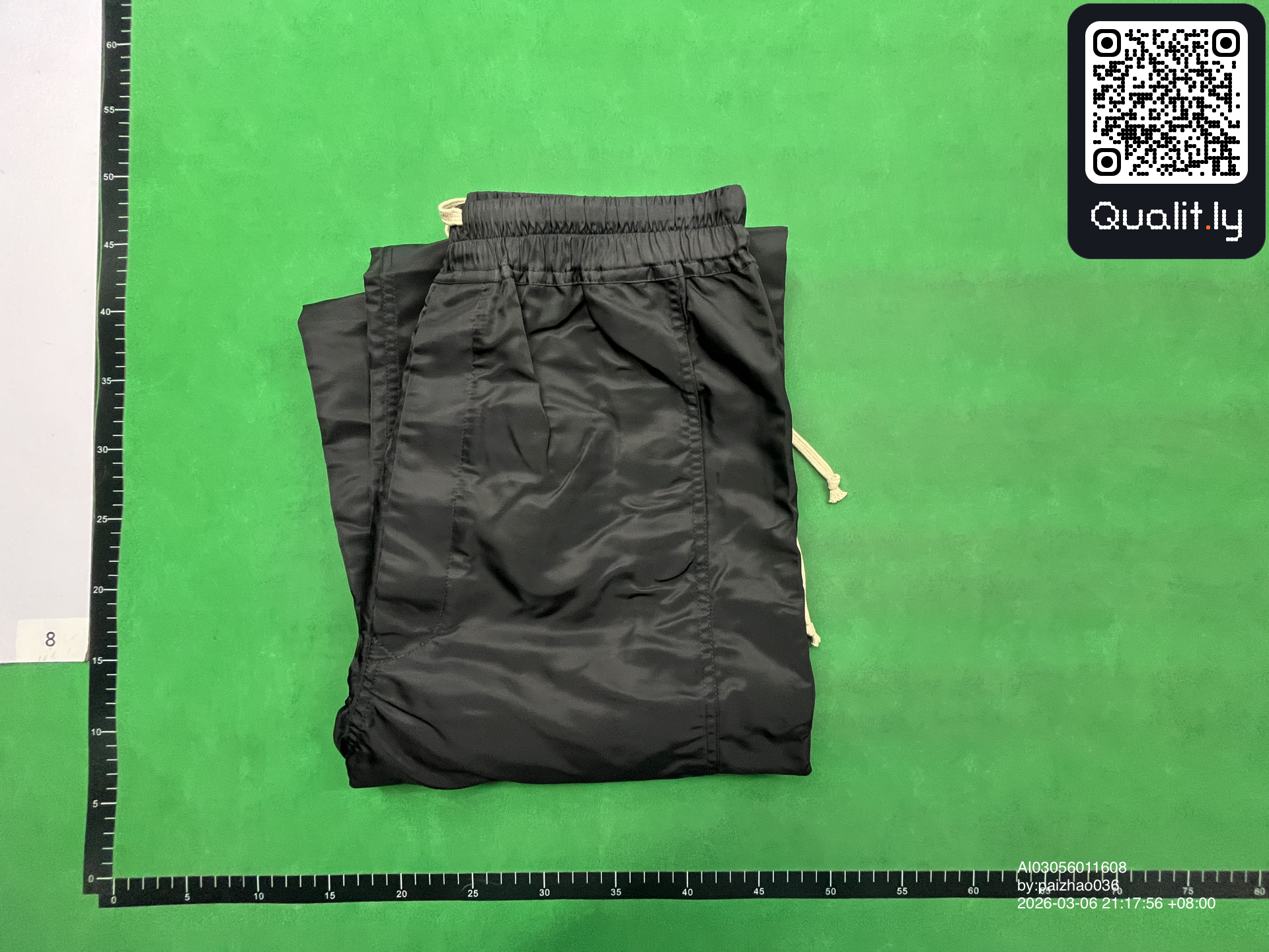 Pants QC photo 1 of 28