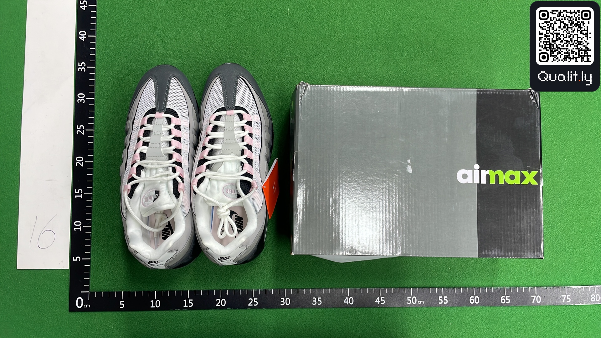 Sneakers QC photo 1 of 876