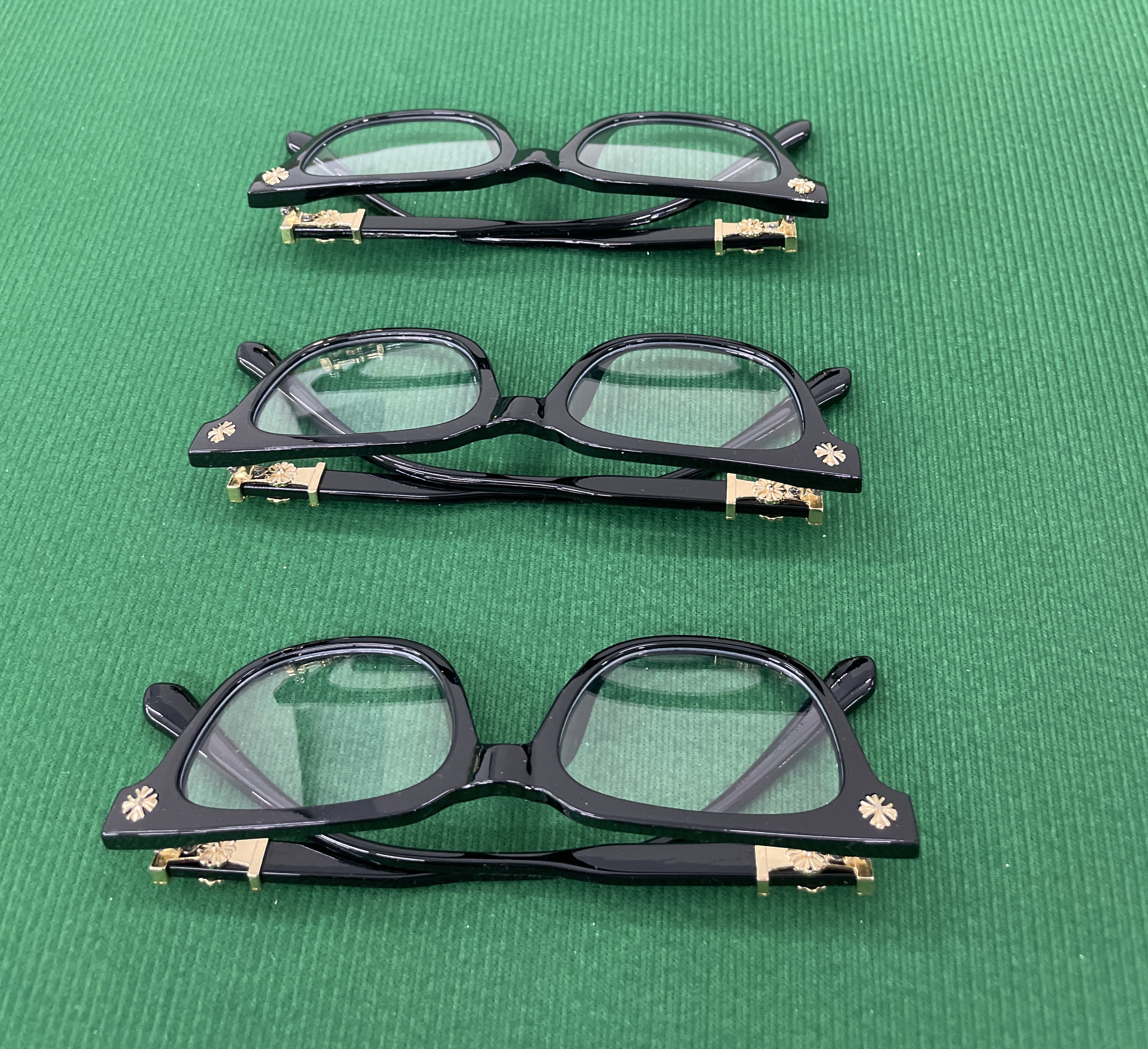 Sunglasses QC photo 2 of 47