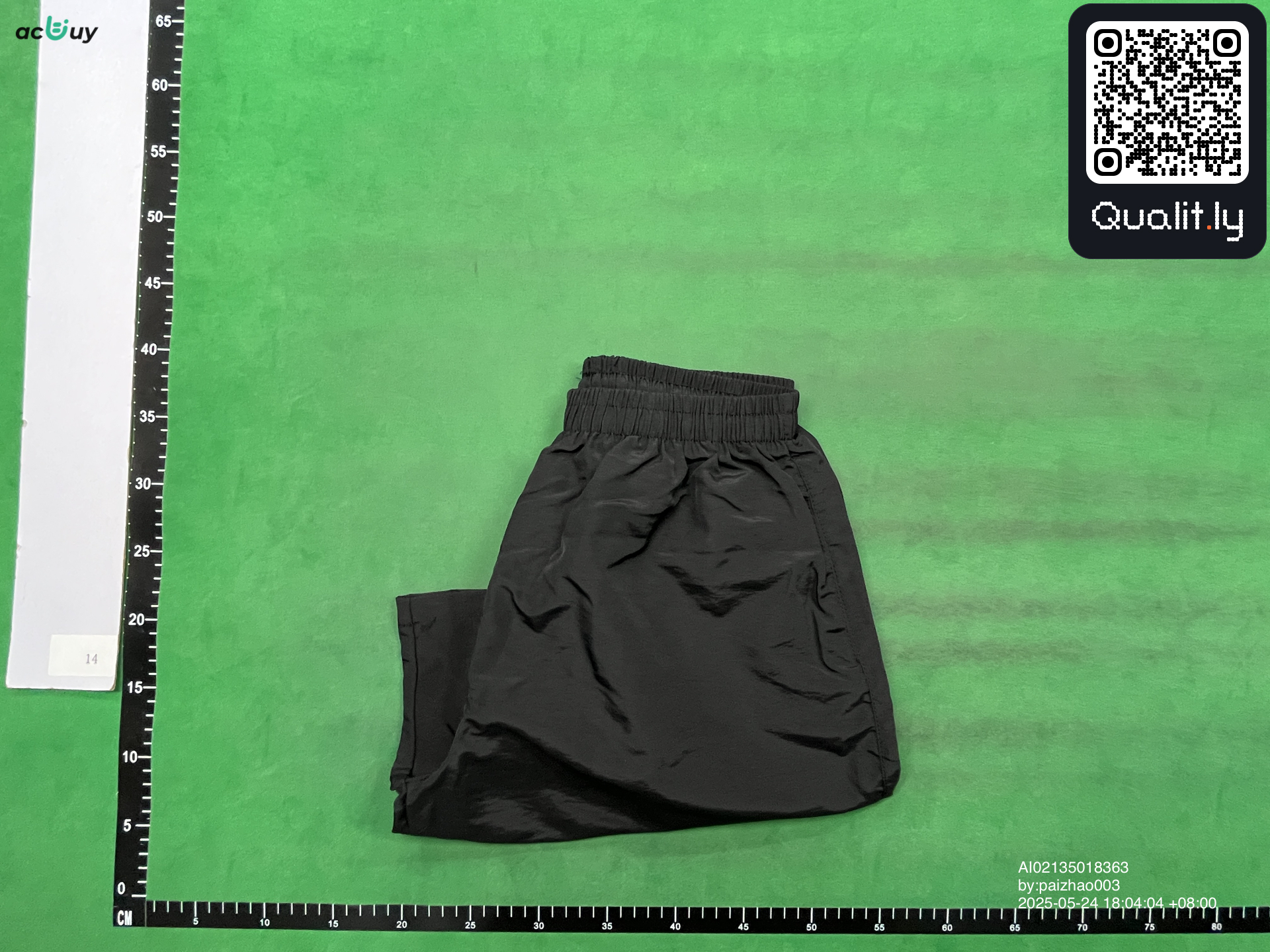 Short — photo QC 1 sur 20