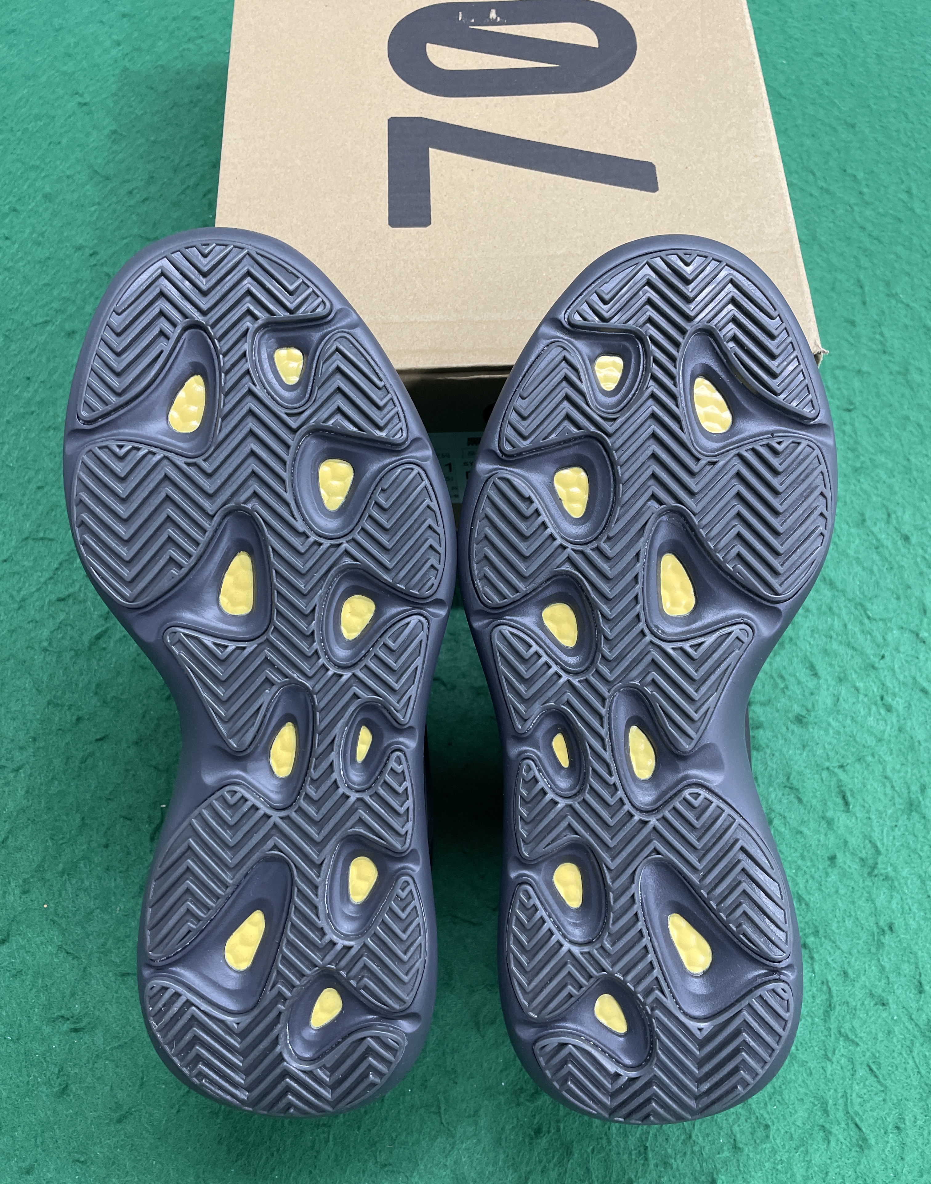 Sneakers QC photo 3 of 31