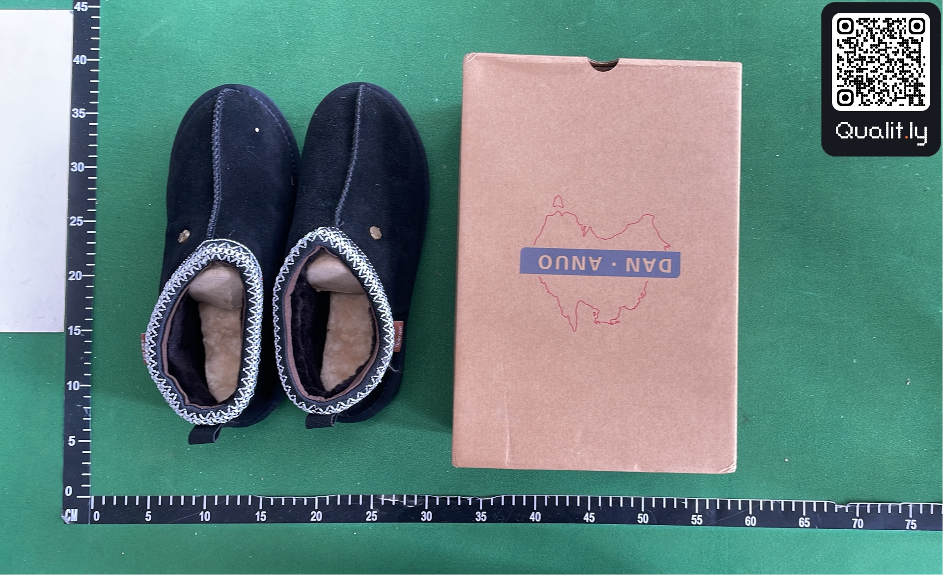 Sneakers QC photo 1 of 12