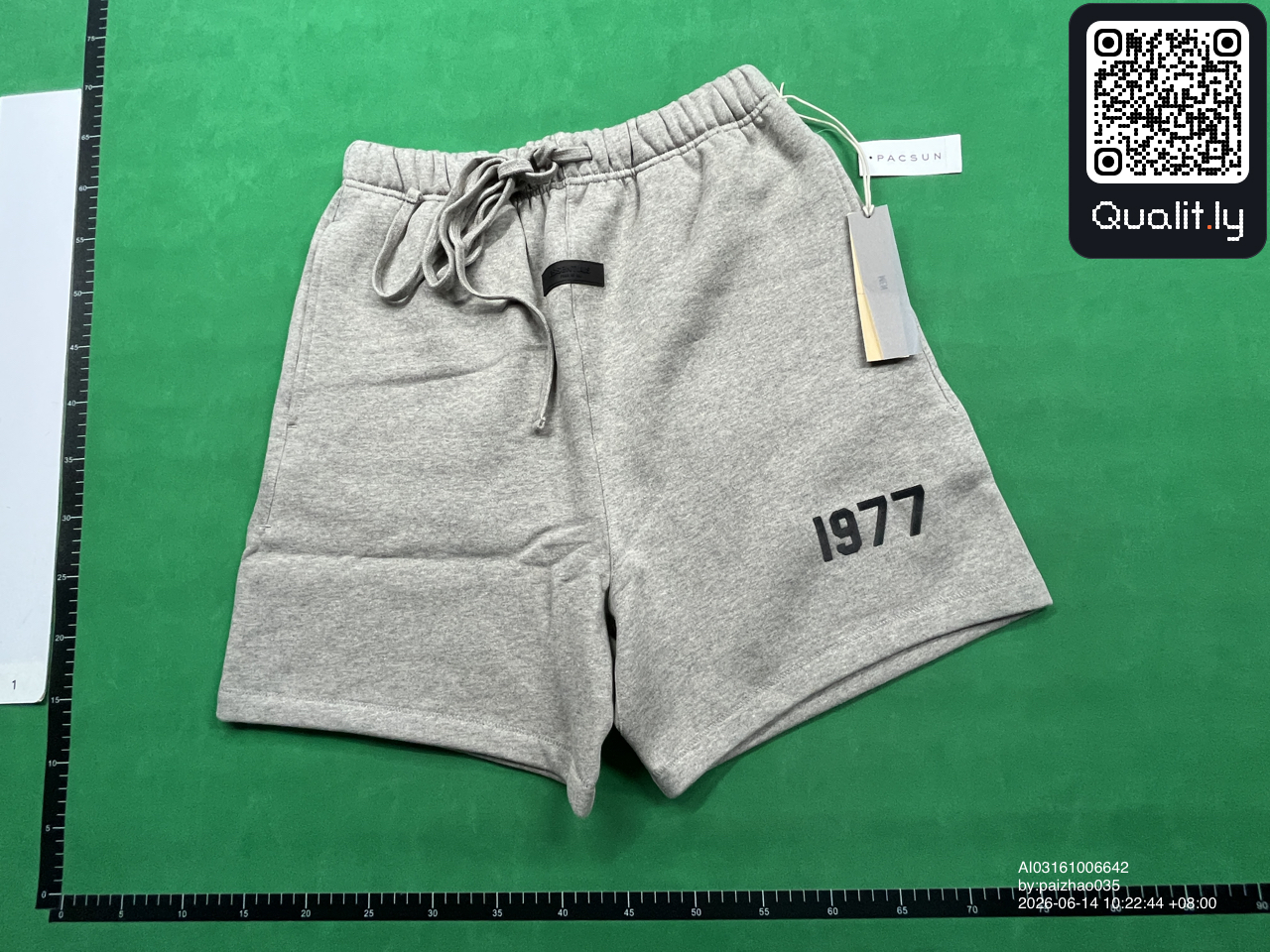 Pantalón corto — foto QC 1 de 10