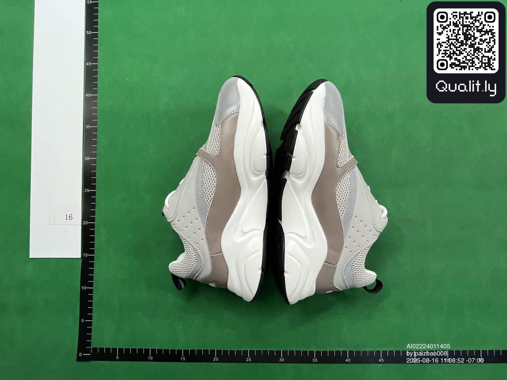 Sneakers — QC-foto 3 van 112