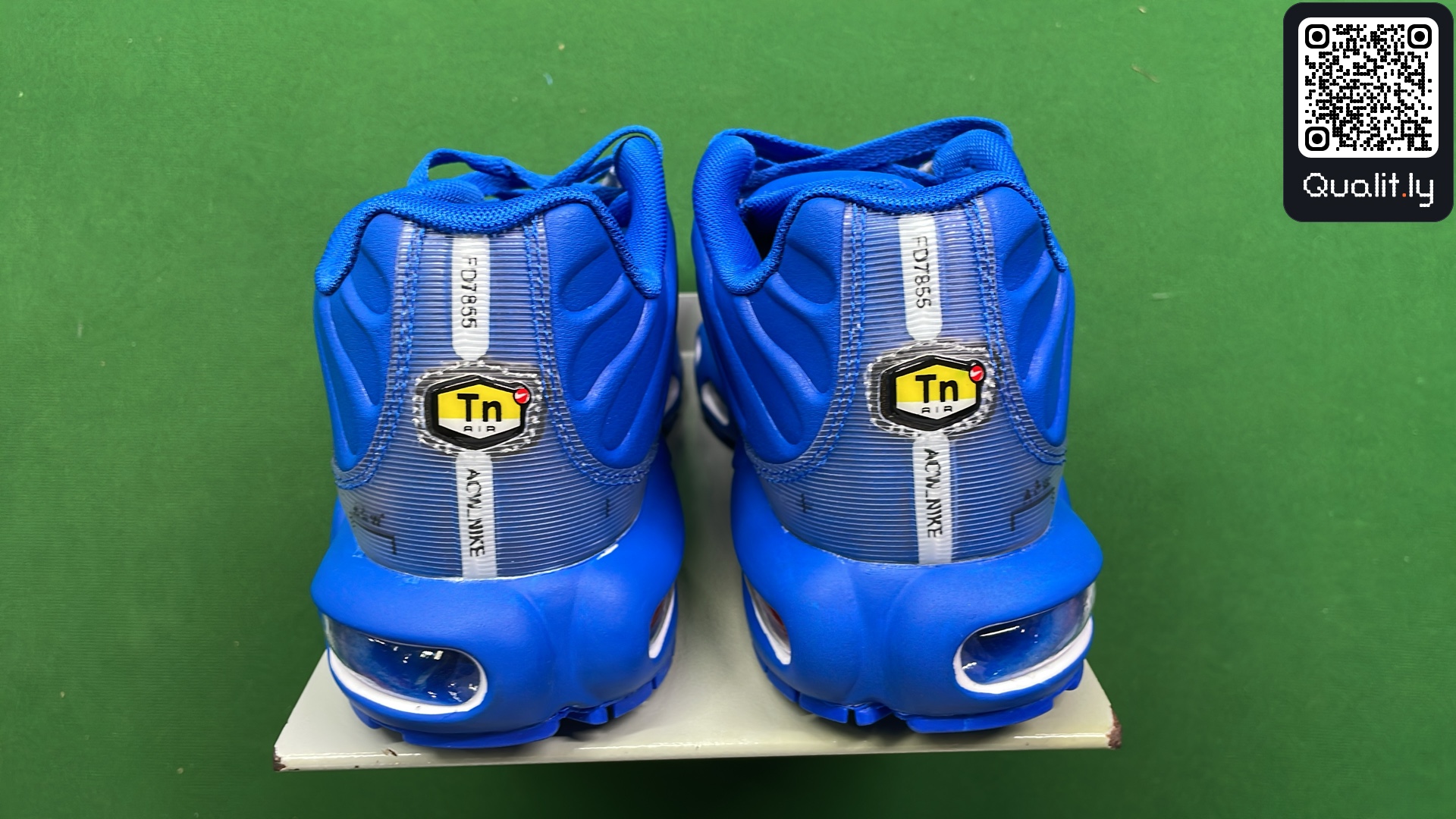 Sneakers QC photo 3 of 6