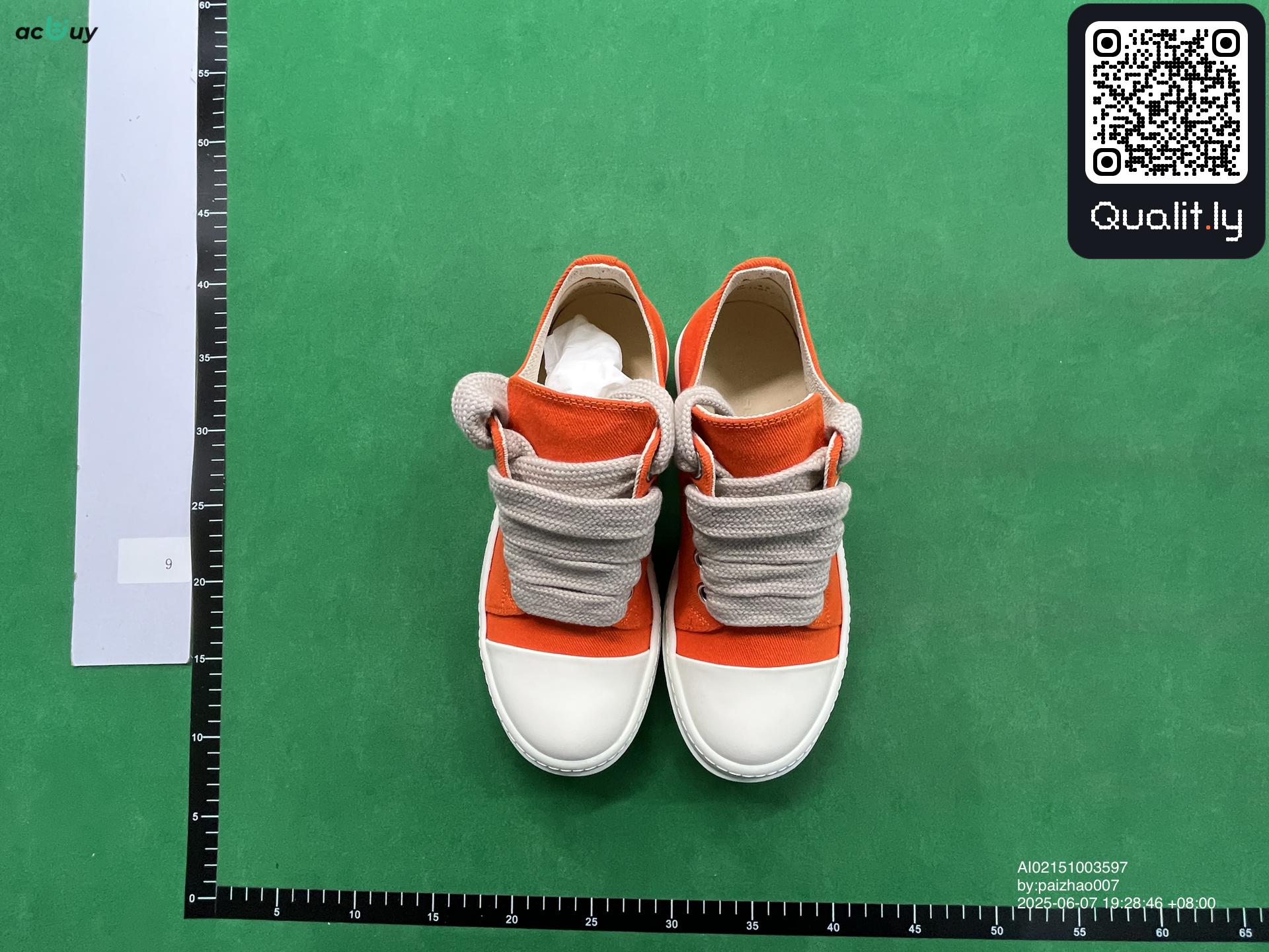 Sneaker — QC-Foto 1 von 12