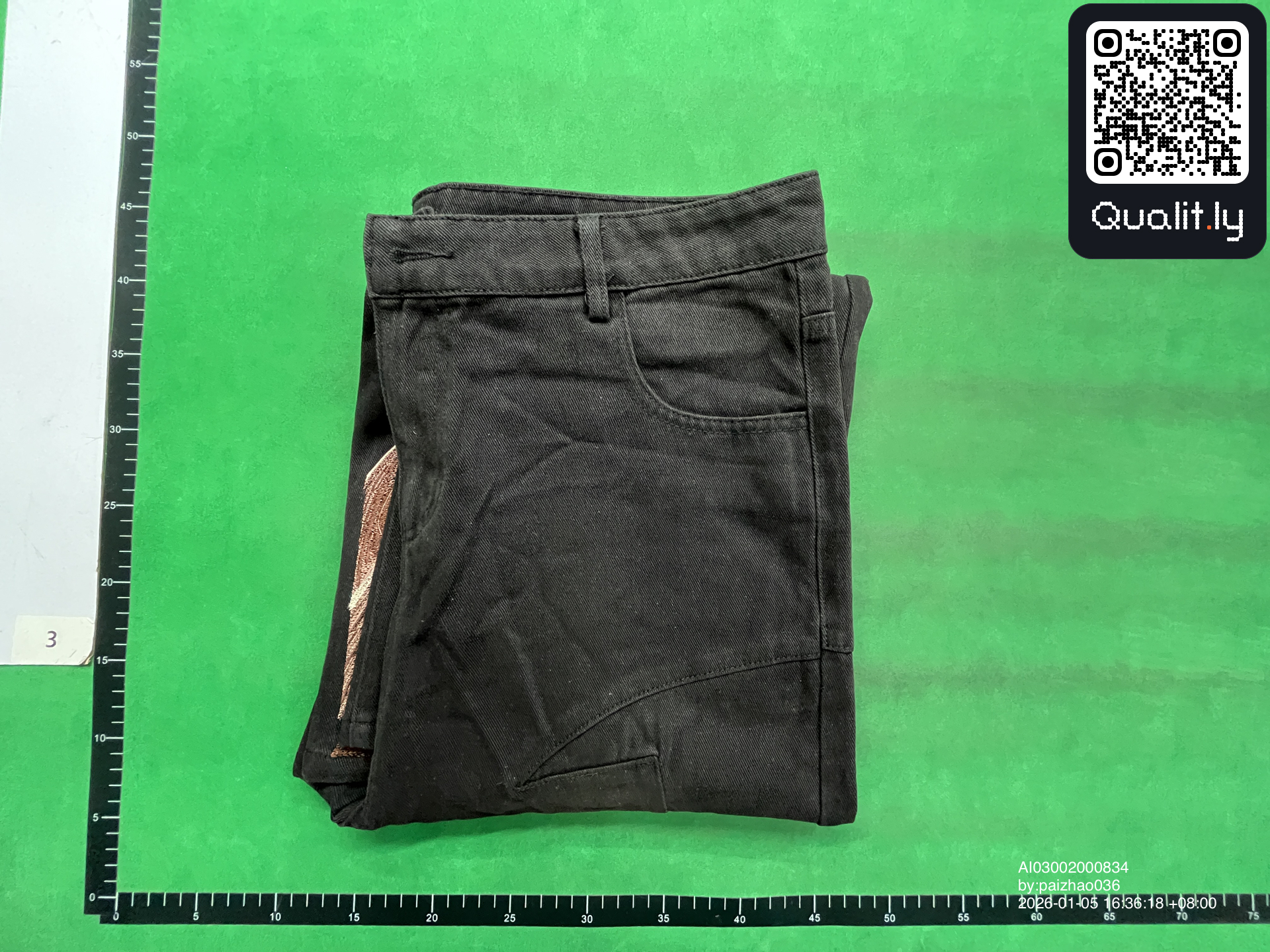 牛仔裤 QC 照片 1 / 4