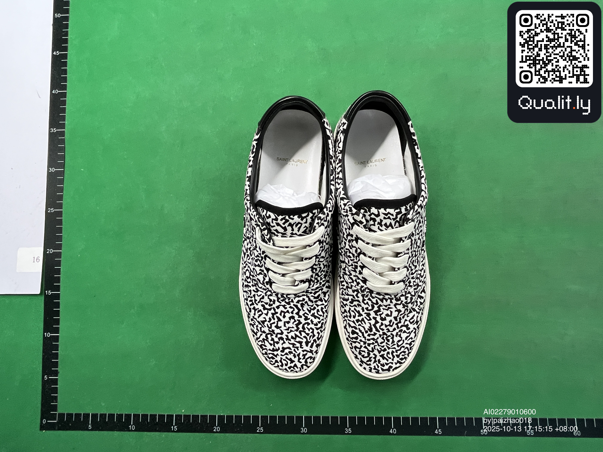 Sneakers — QC-foto 1 van 6