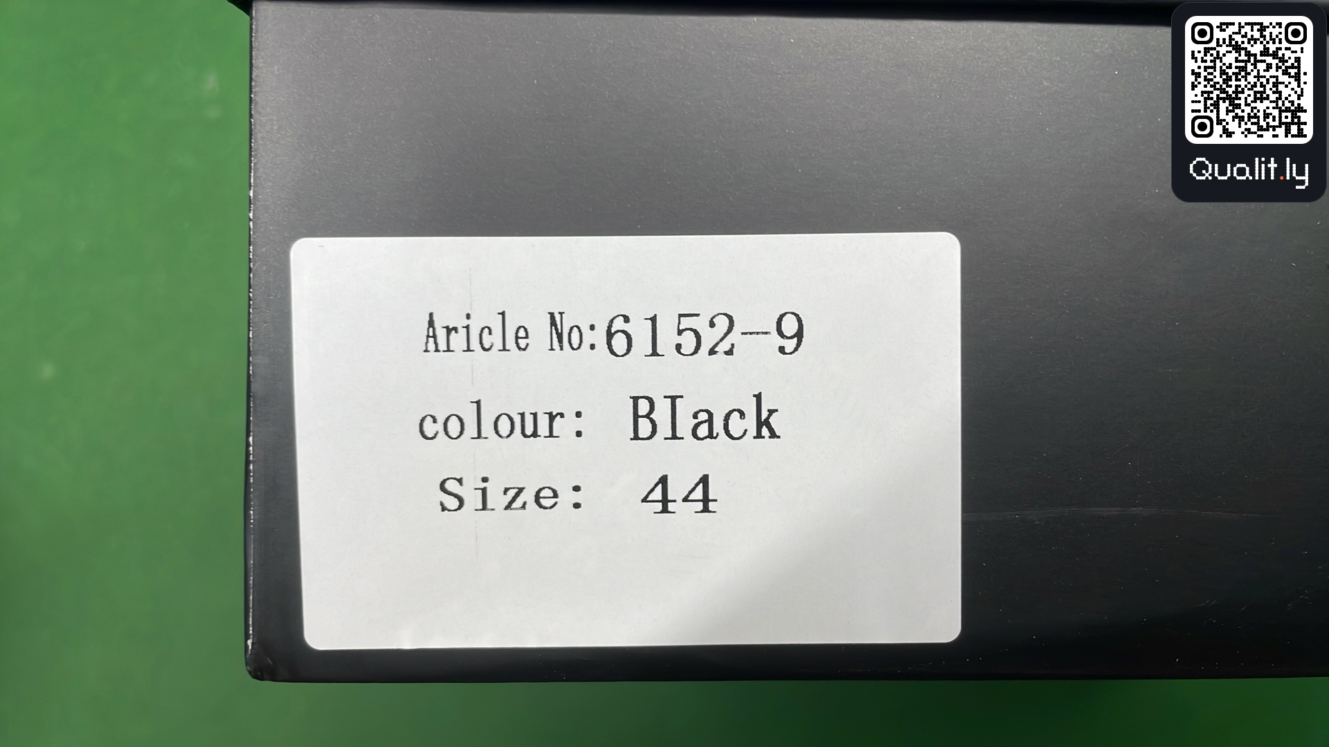 Sneakers QC photo 2 of 6