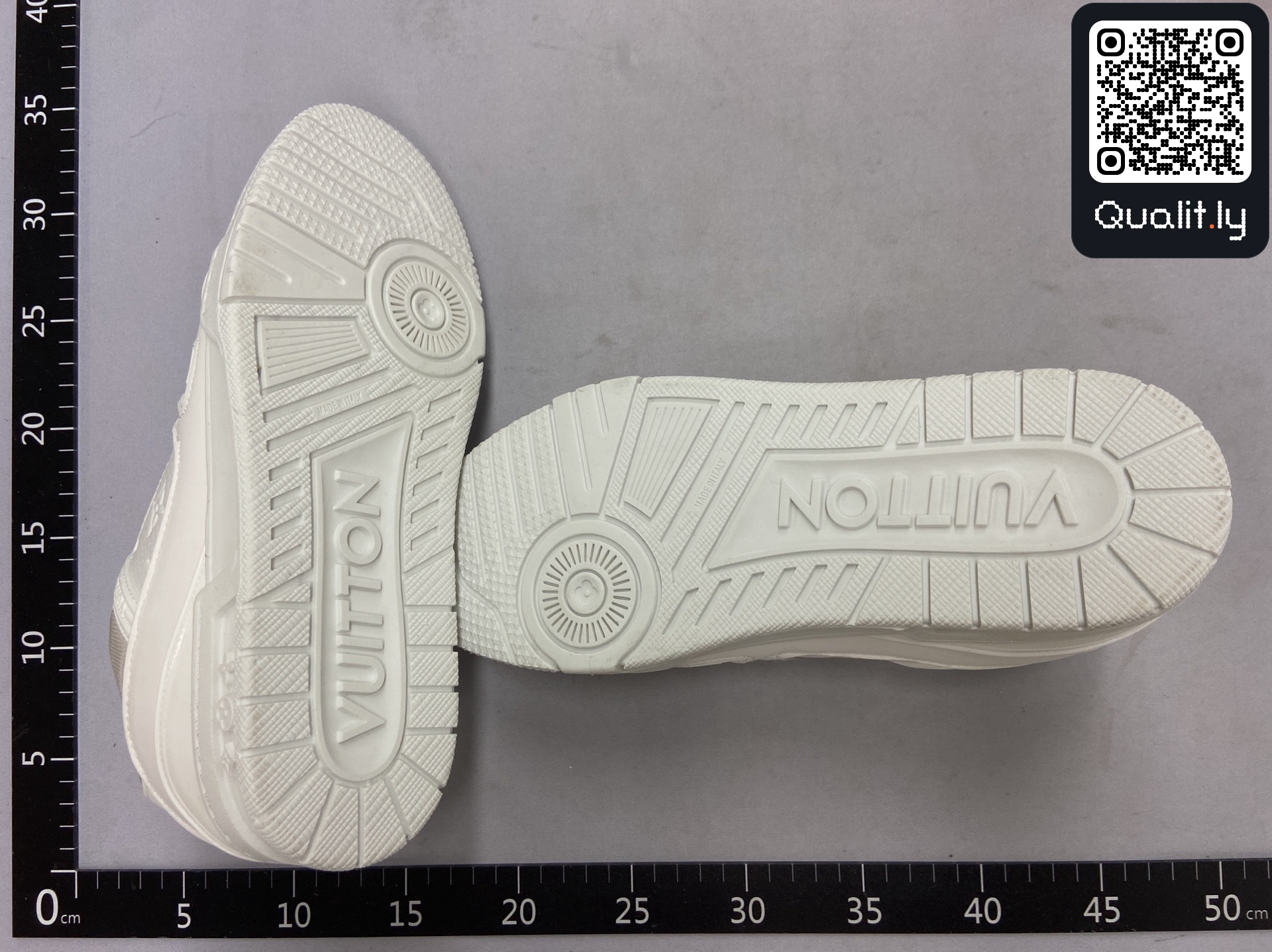 Sneakers QC photo 2 of 12