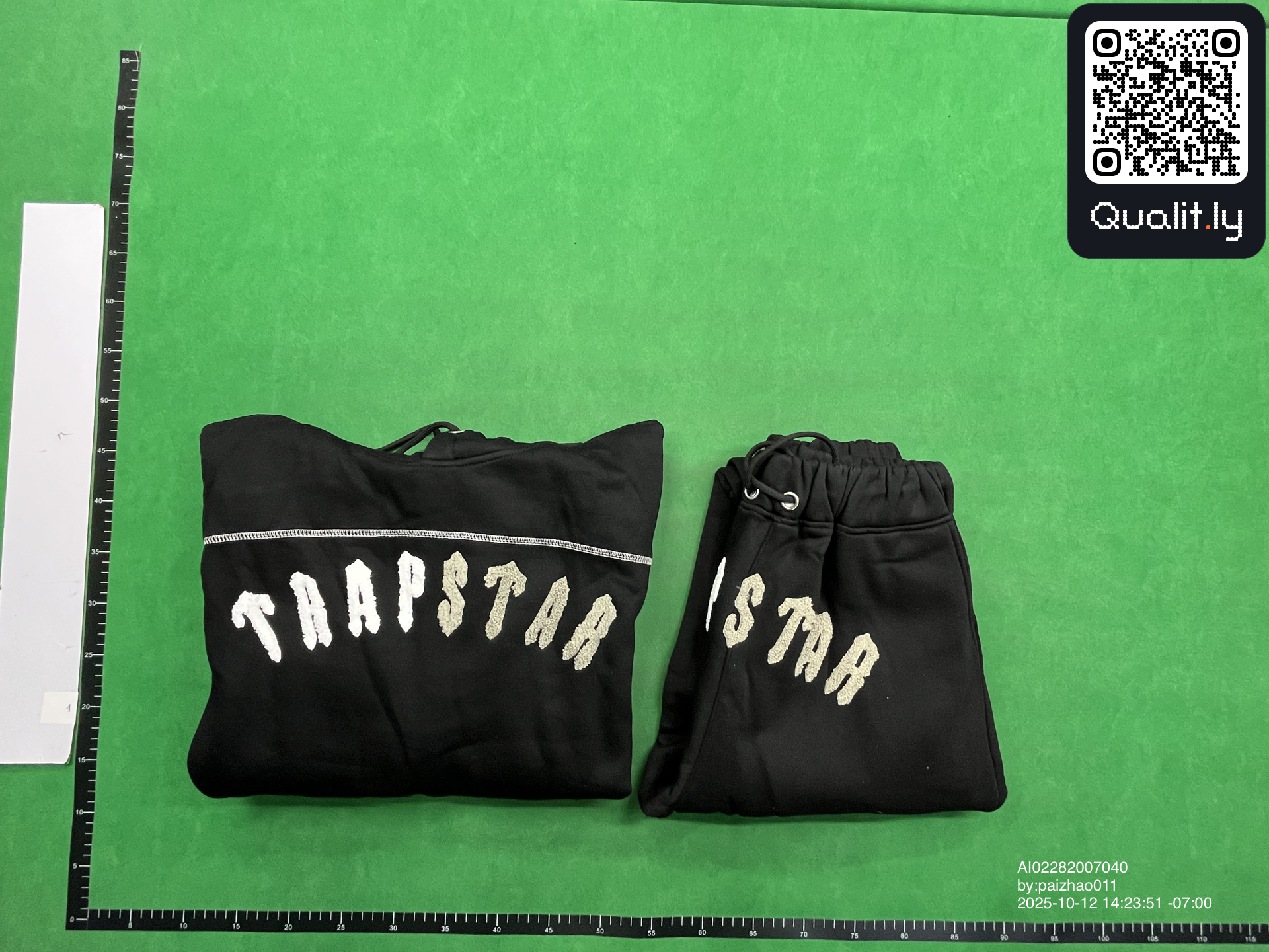 Hoodie — QC-foto 1 van 4
