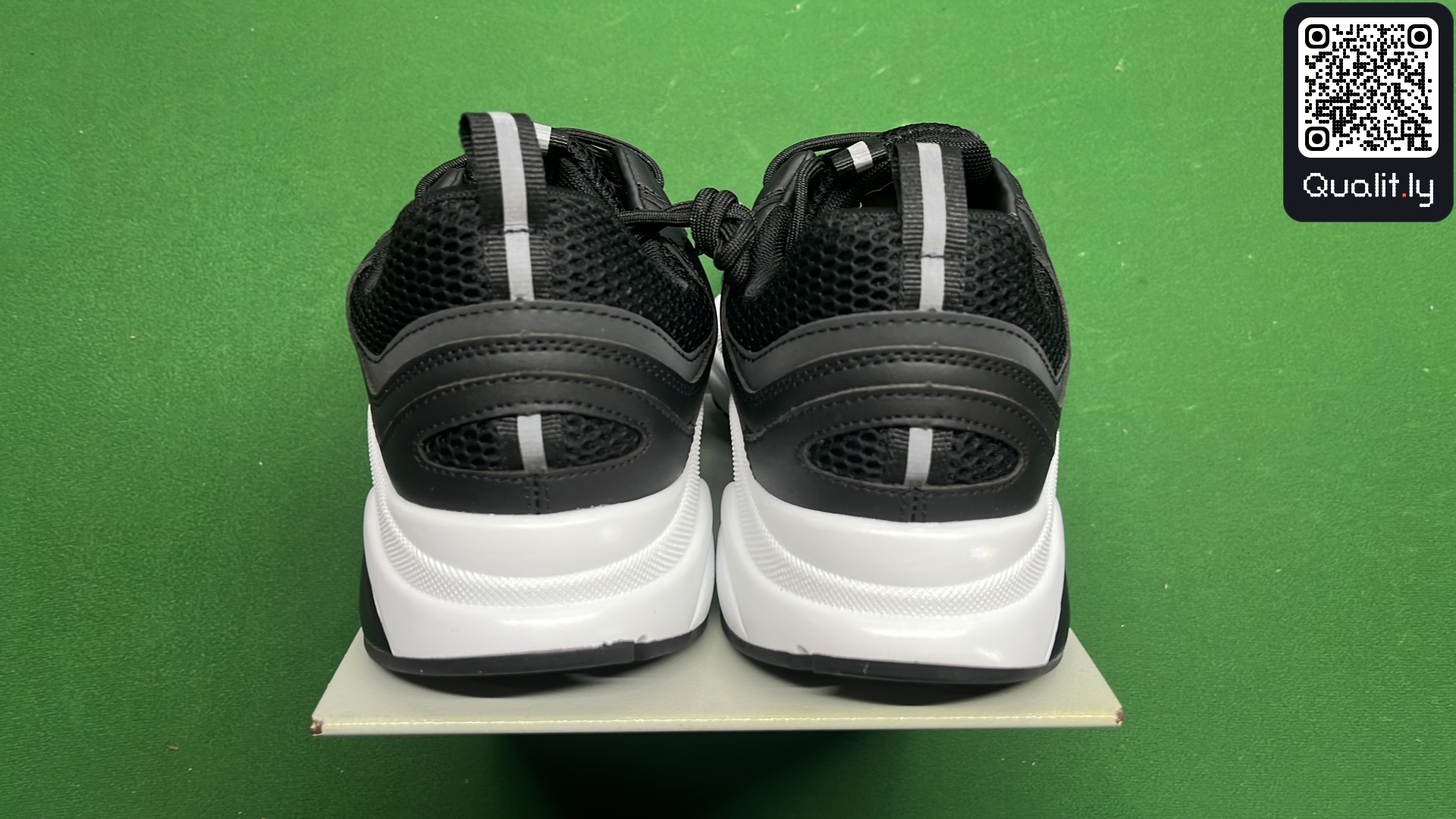Sneaker — QC-Foto 3 von 6