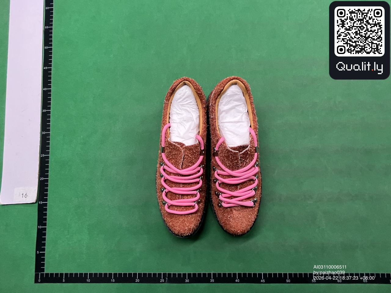 Sneakers QC photo 1 of 6