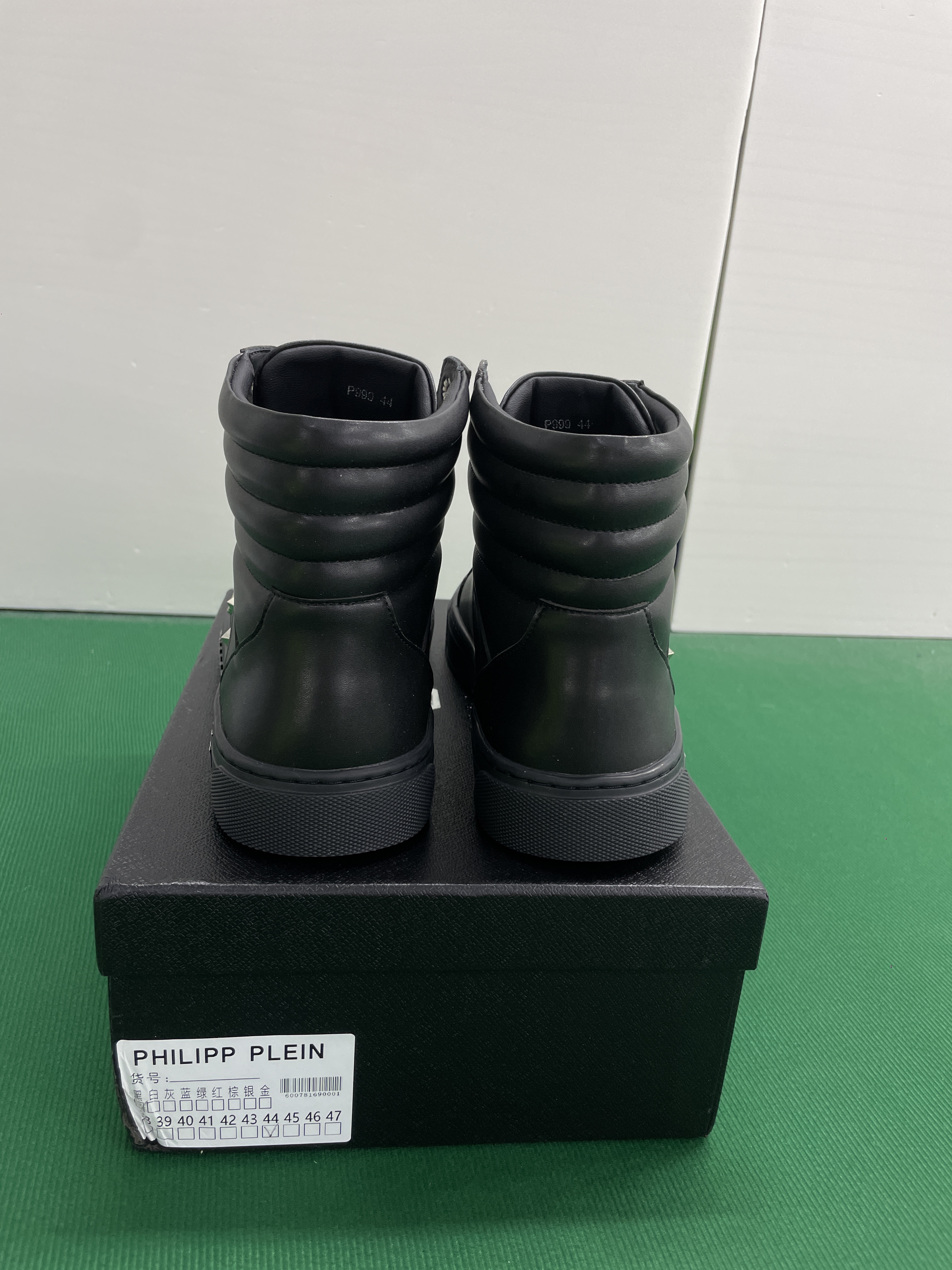Sneakers QC photo 1 of 67