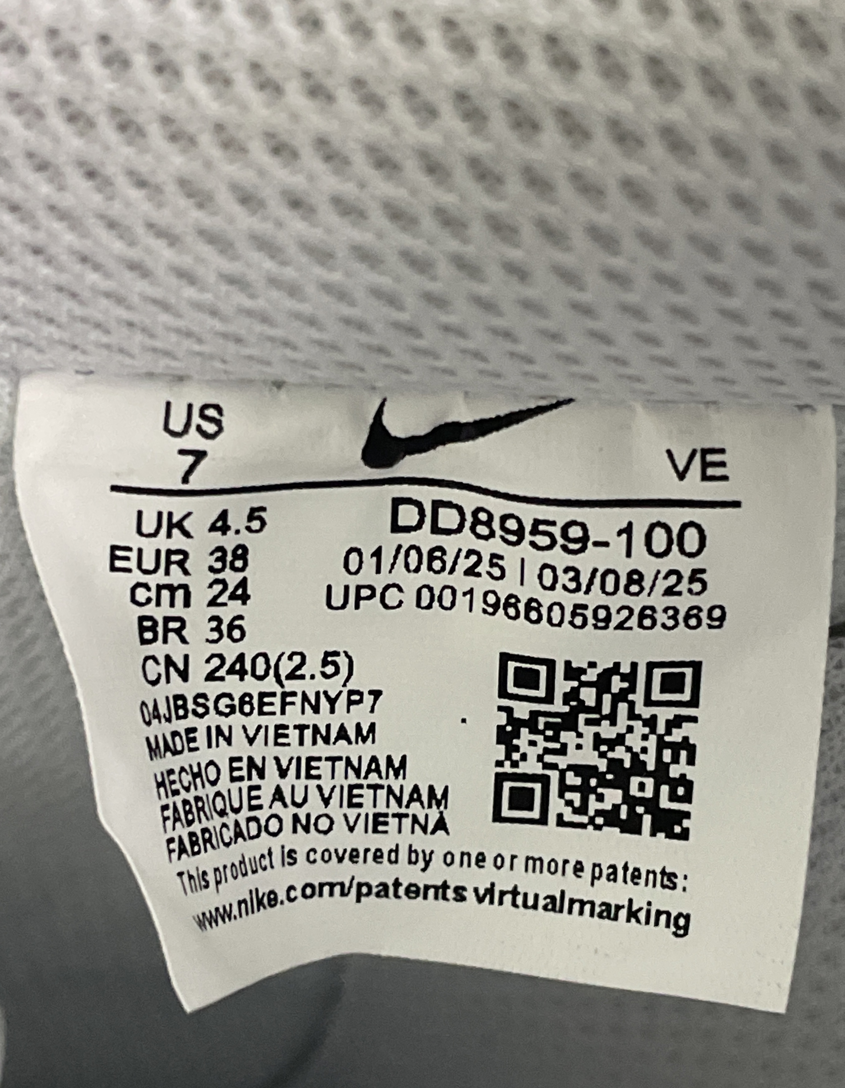 Sneakers QC photo 1 of 25