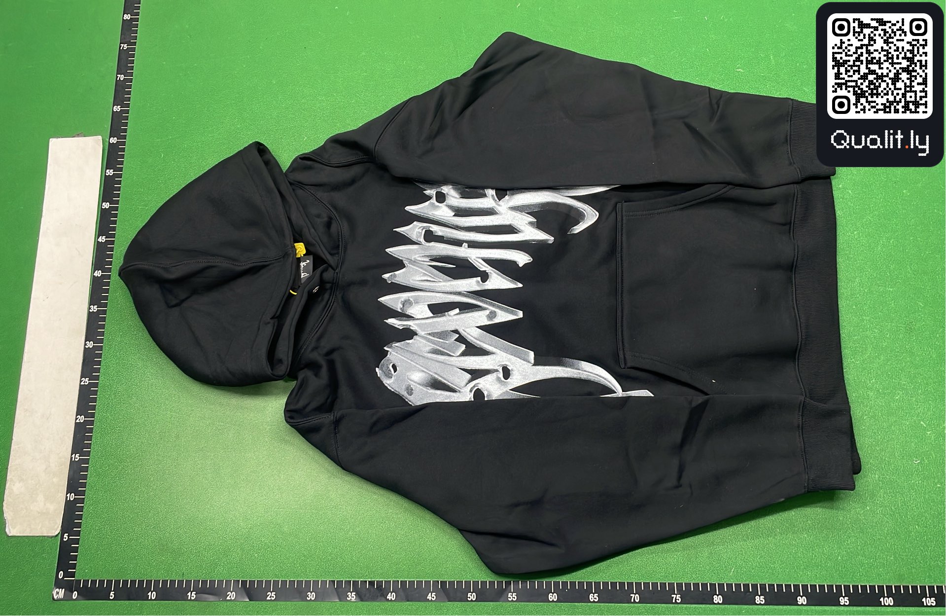 Hoodie — QC-Foto 2 von 126