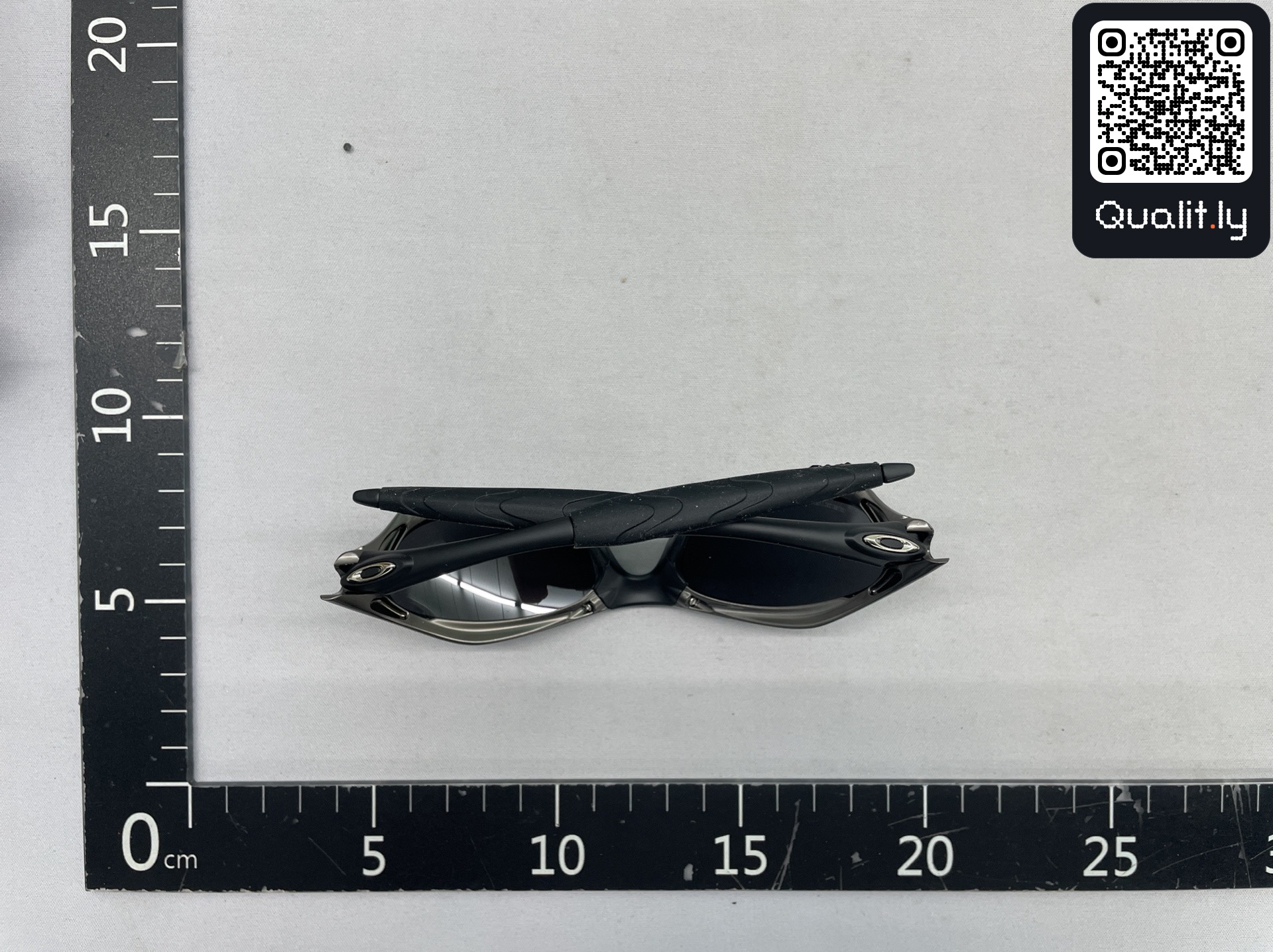 Sunglasses QC photo 2 of 66