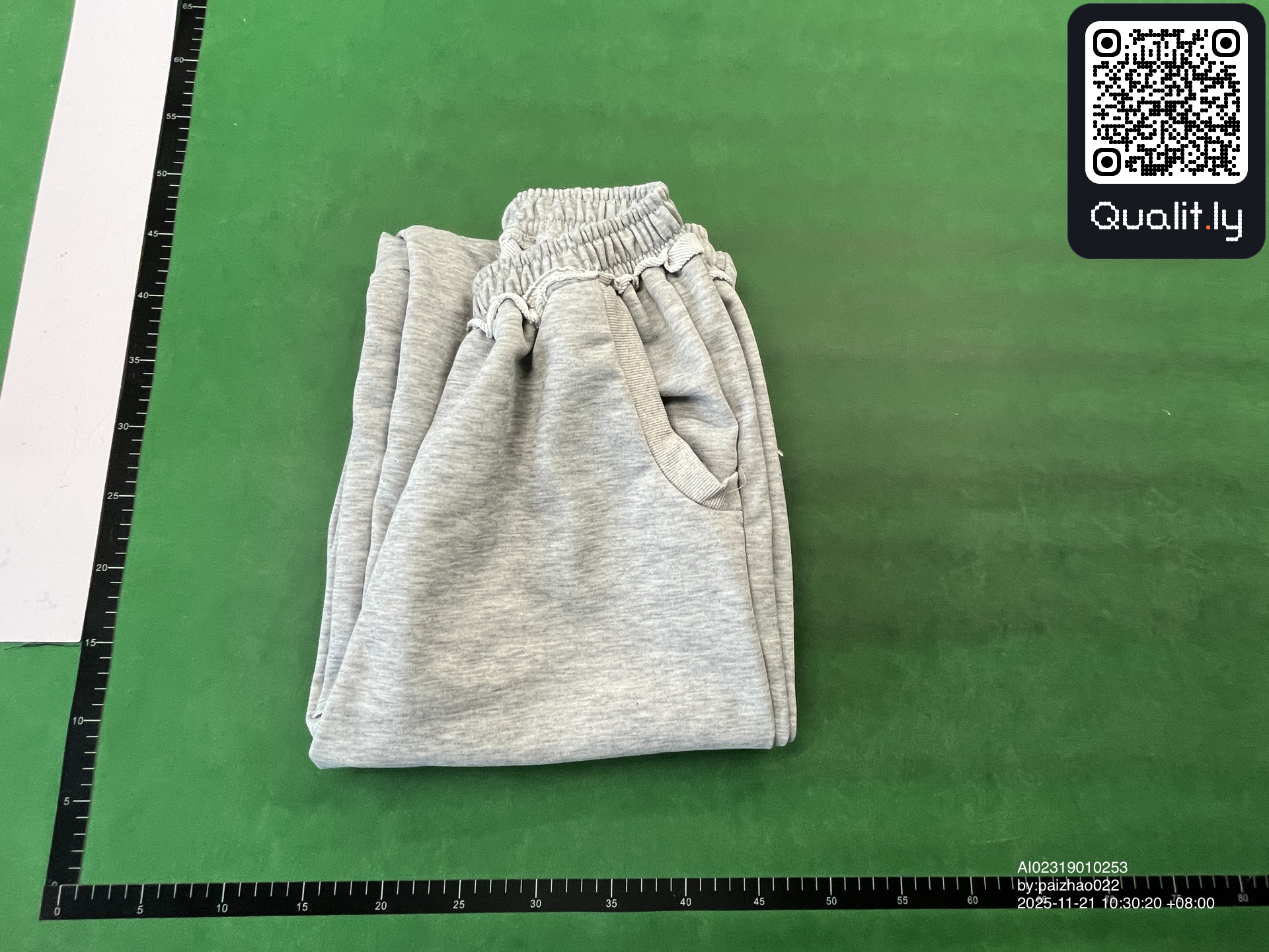 Pantalon — photo QC 1 sur 4
