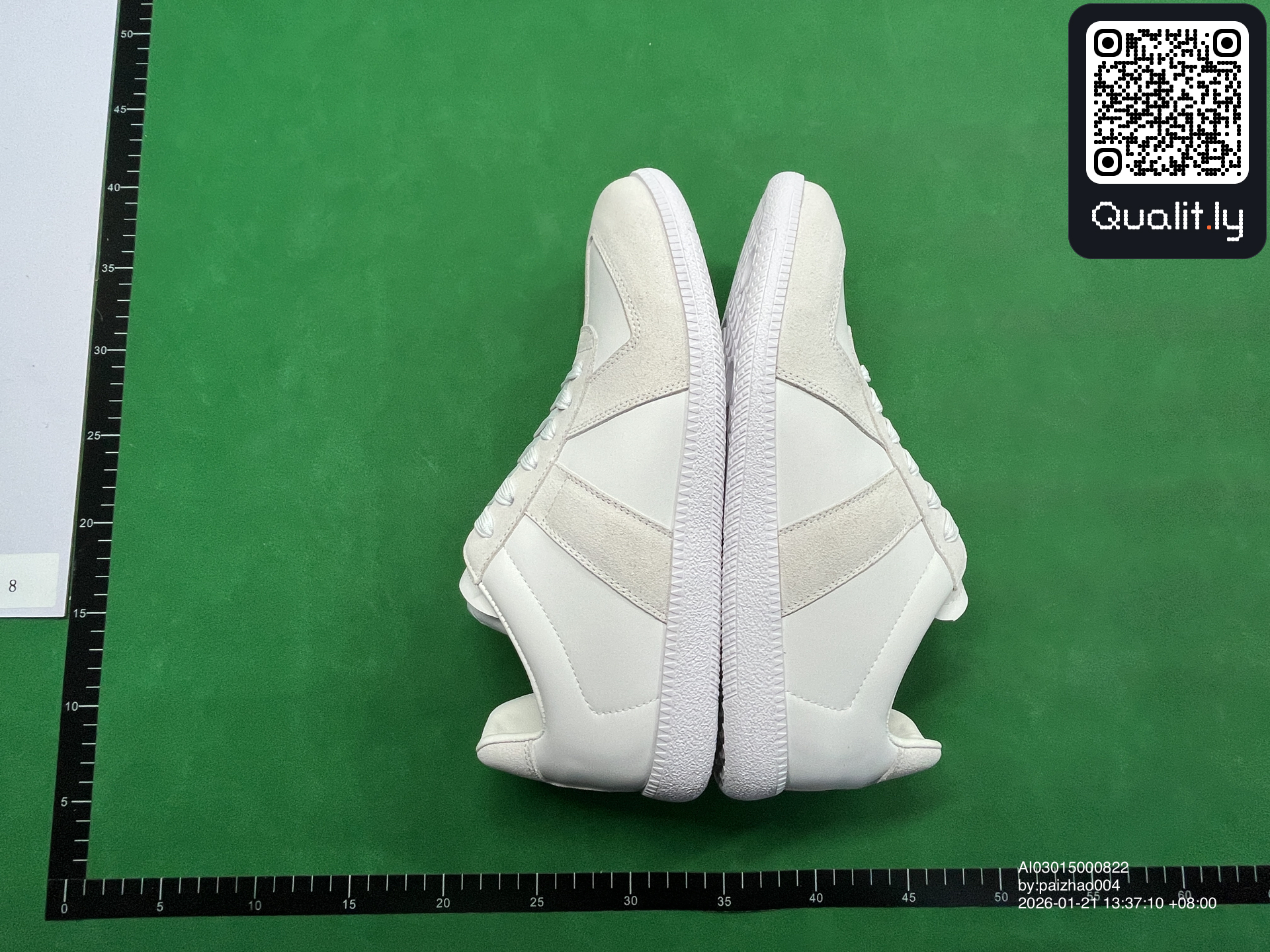 Sneakers — foto QC 2 di 6