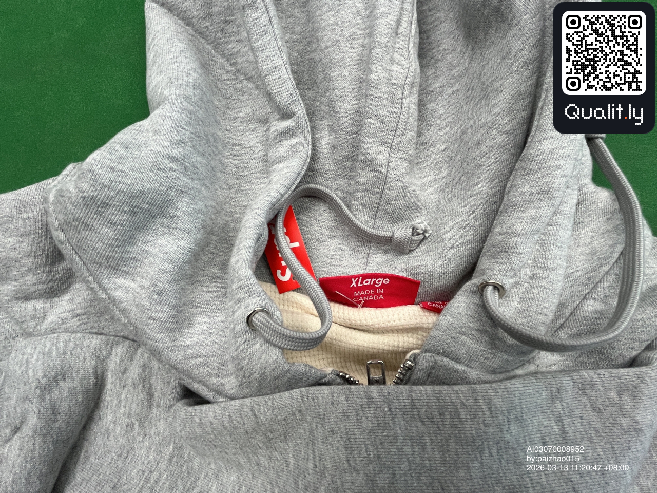 Sweat à capuche — photo QC 1 sur 18