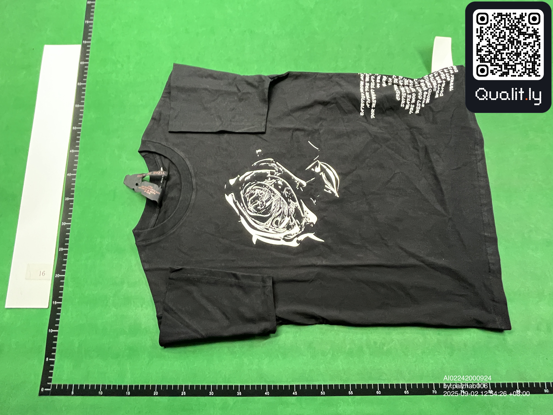 T-shirt — foto QC 3 di 16