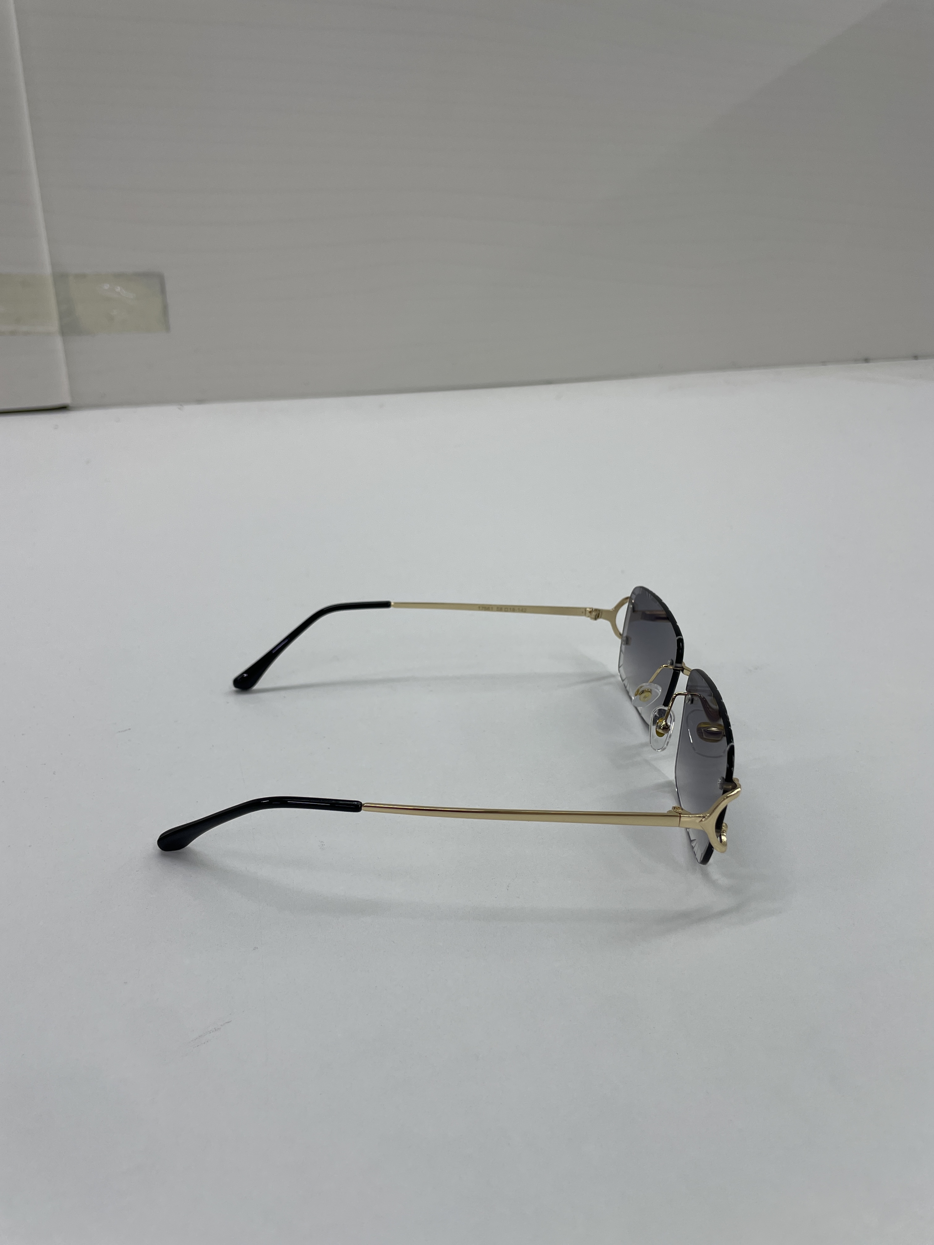 Sunglasses QC photo 2 of 5