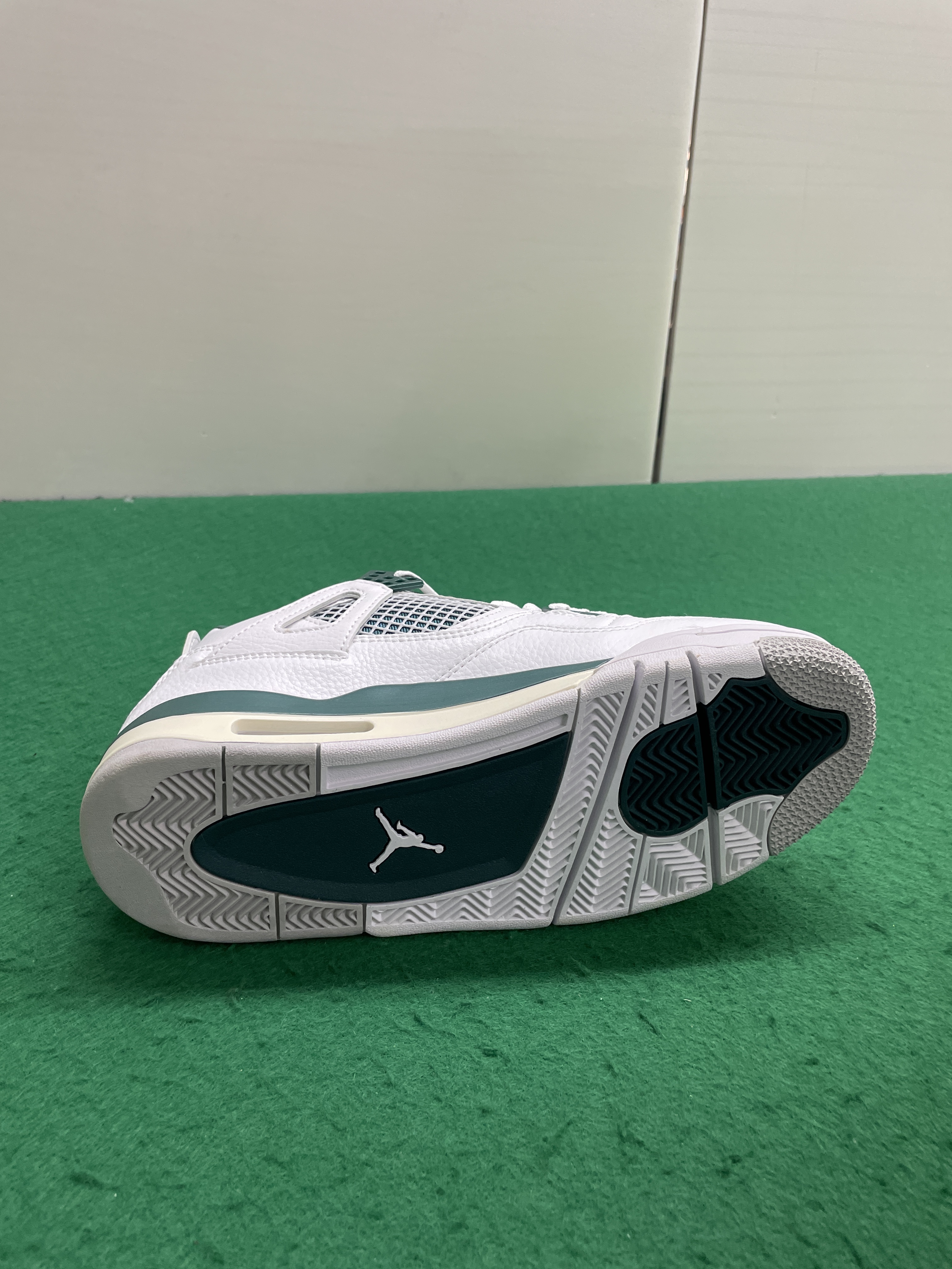 Sneakers QC photo 2 of 8