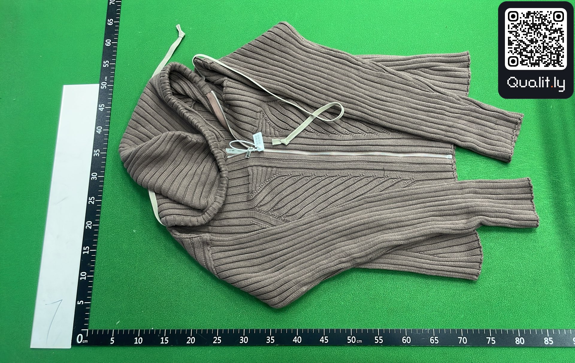 Pull — photo QC 2 sur 4