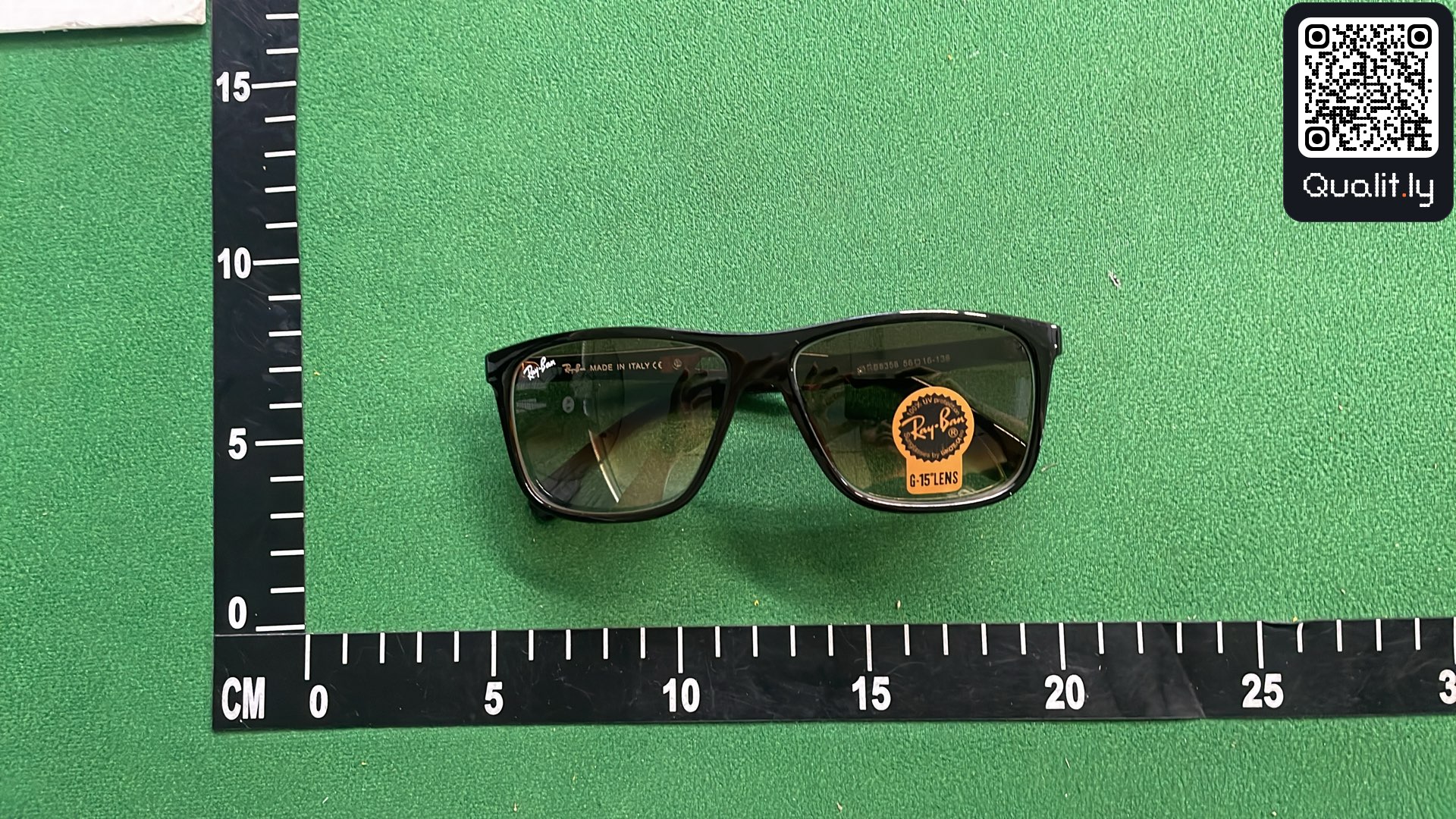 Lunettes de soleil — photo QC 1 sur 6
