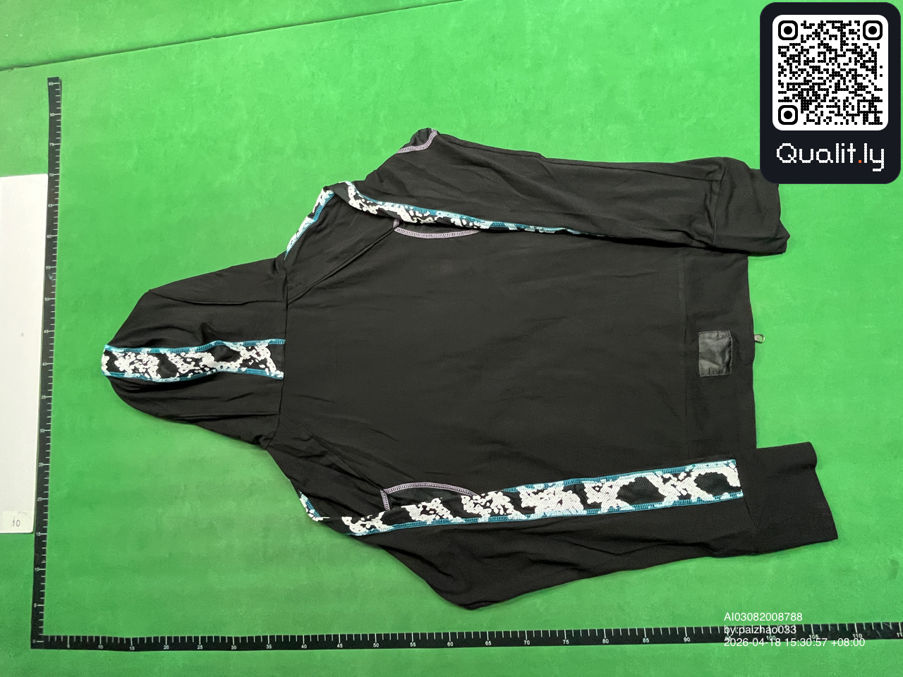 Hoodie — QC-Foto 3 von 14