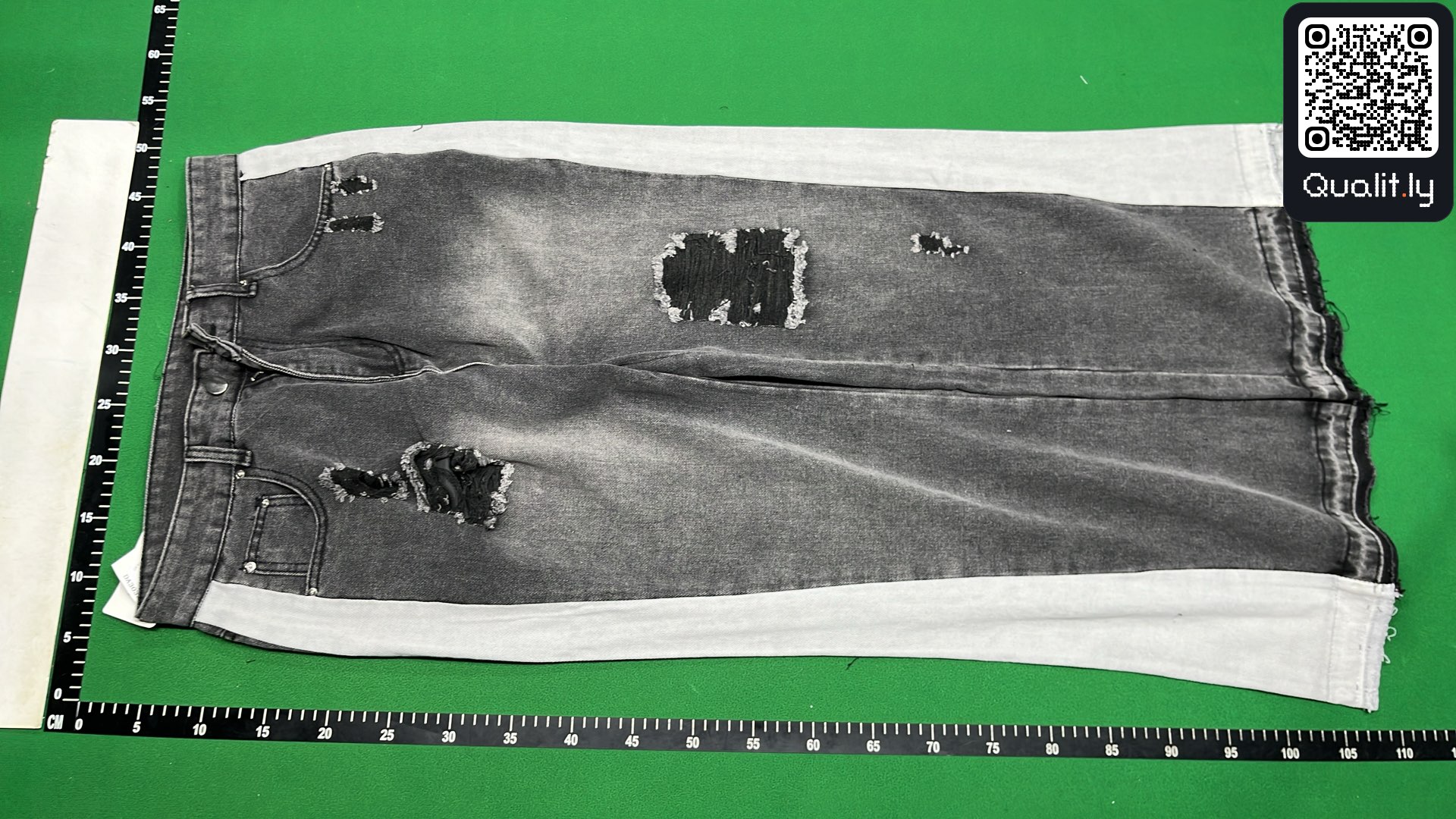 Jeans — foto QC 2 di 4