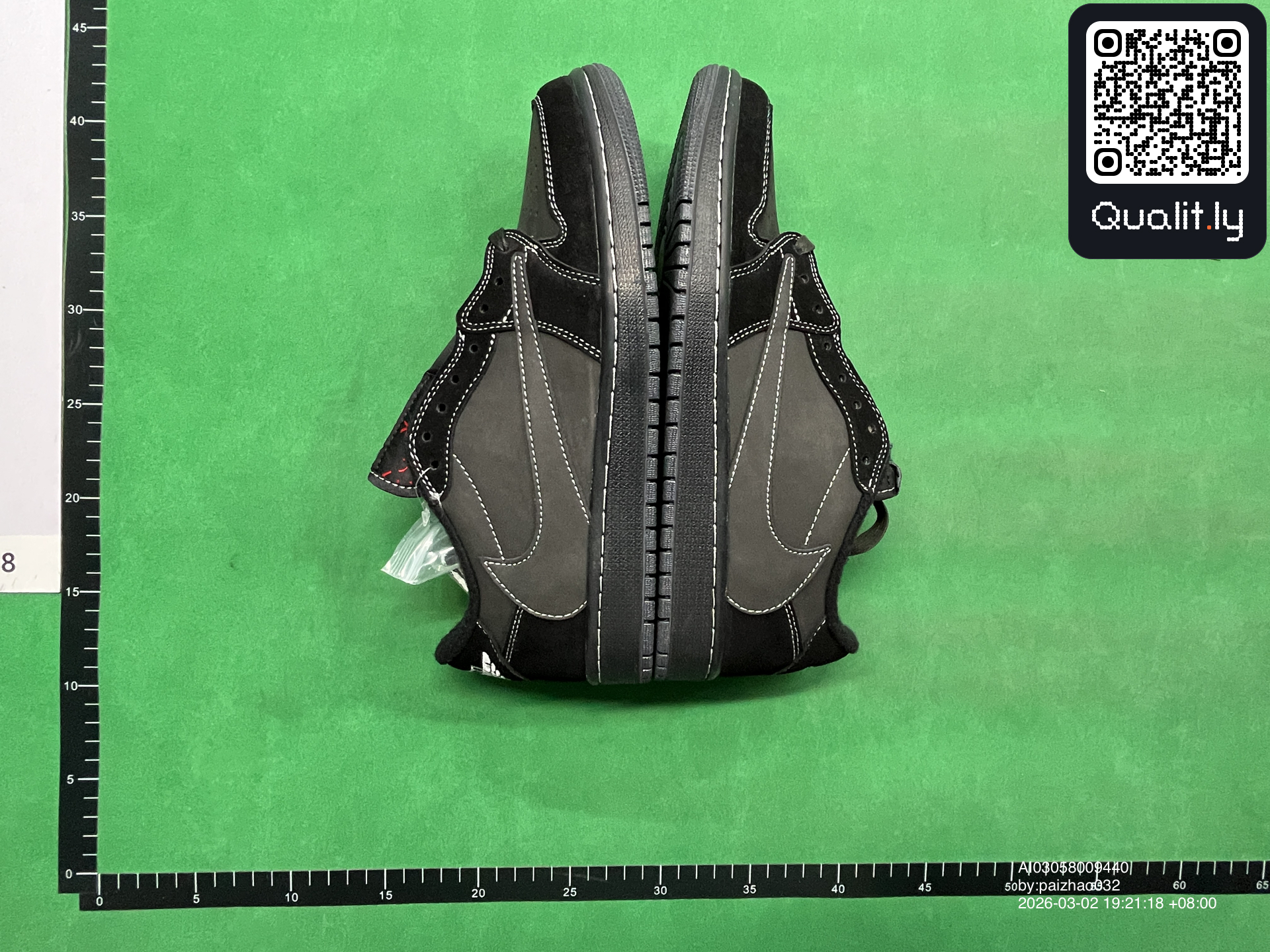 Sneakers QC photo 2 of 6