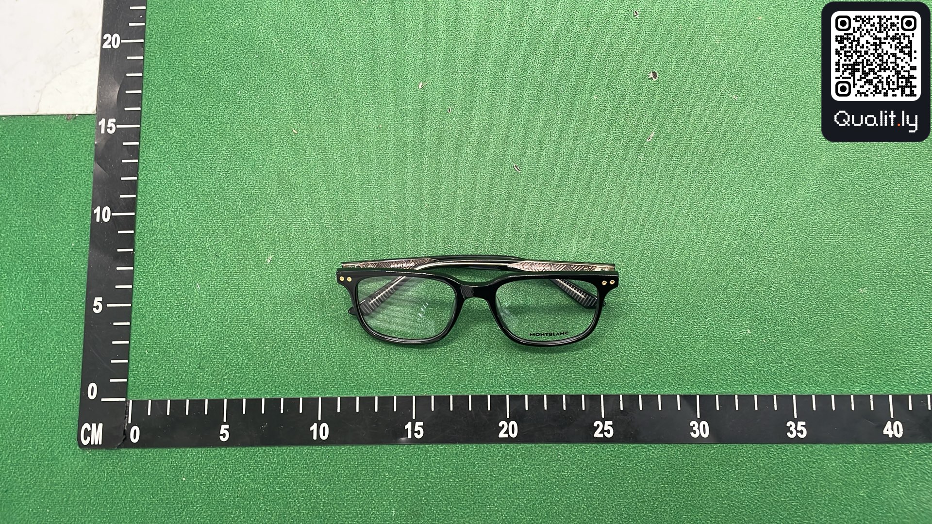 Sunglasses QC photo 1 of 3