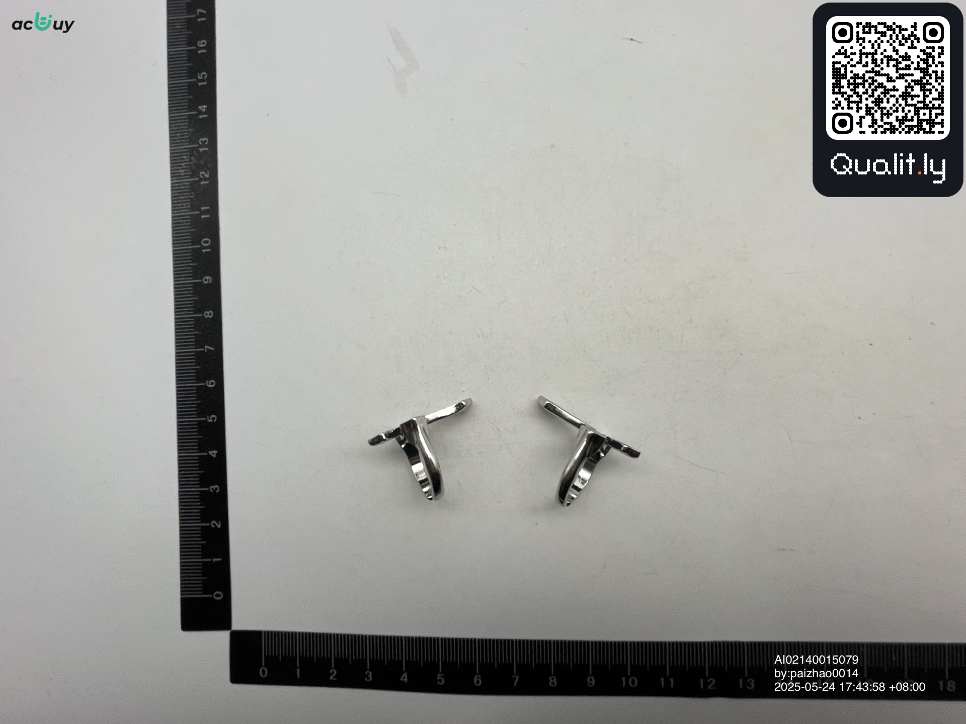 Bijuterie — fotografie QC 1 din 9