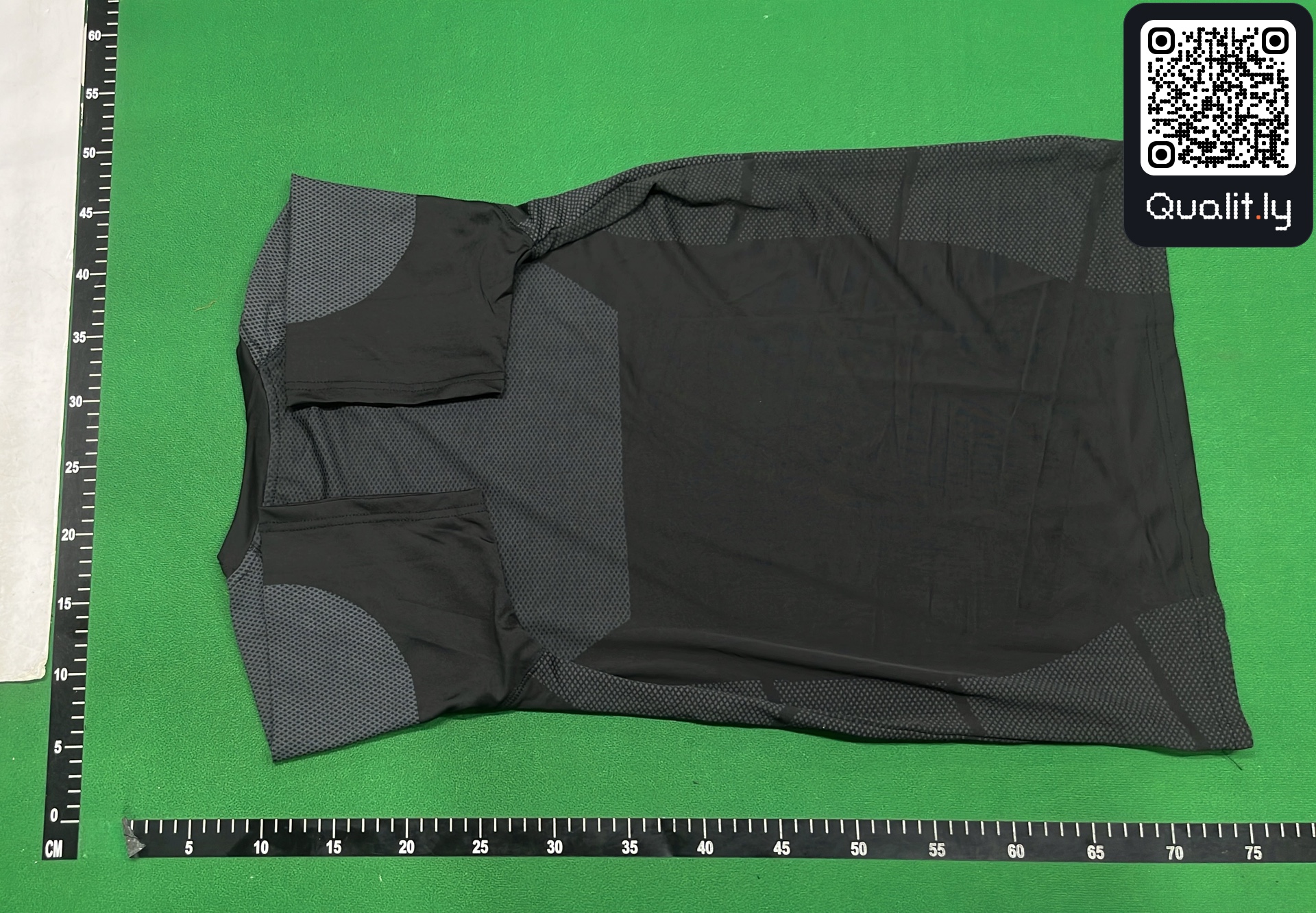 T-Shirt — QC-Foto 3 von 12