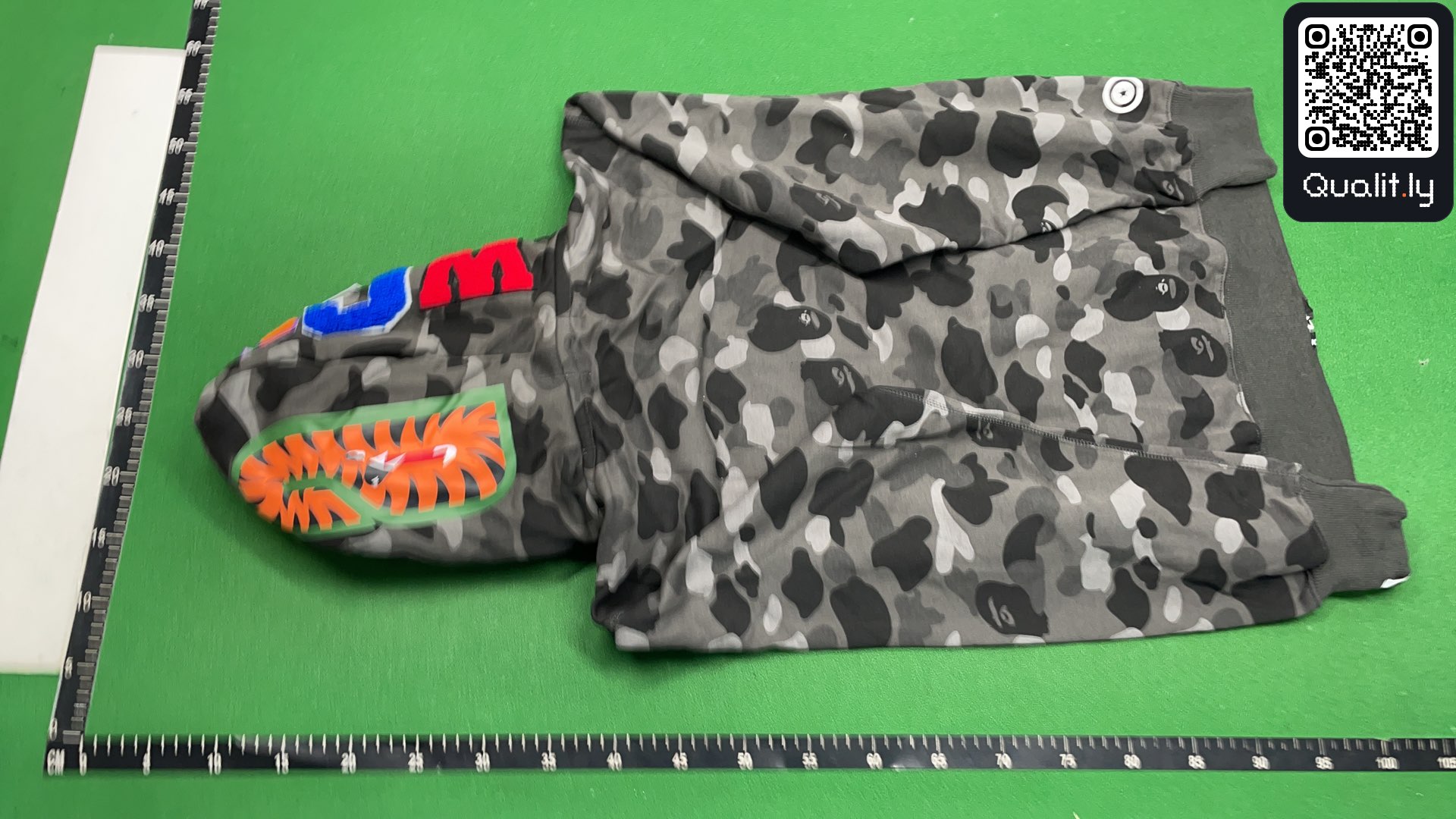 Hoodie — QC-Foto 3 von 16