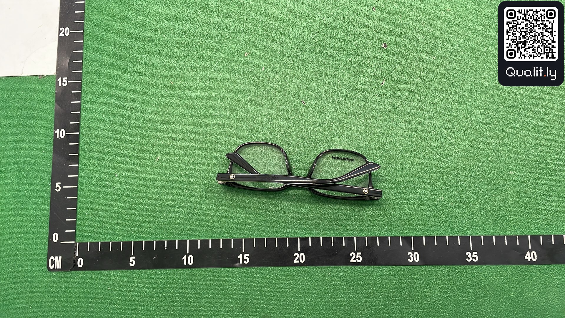 Sunglasses QC photo 2 of 3